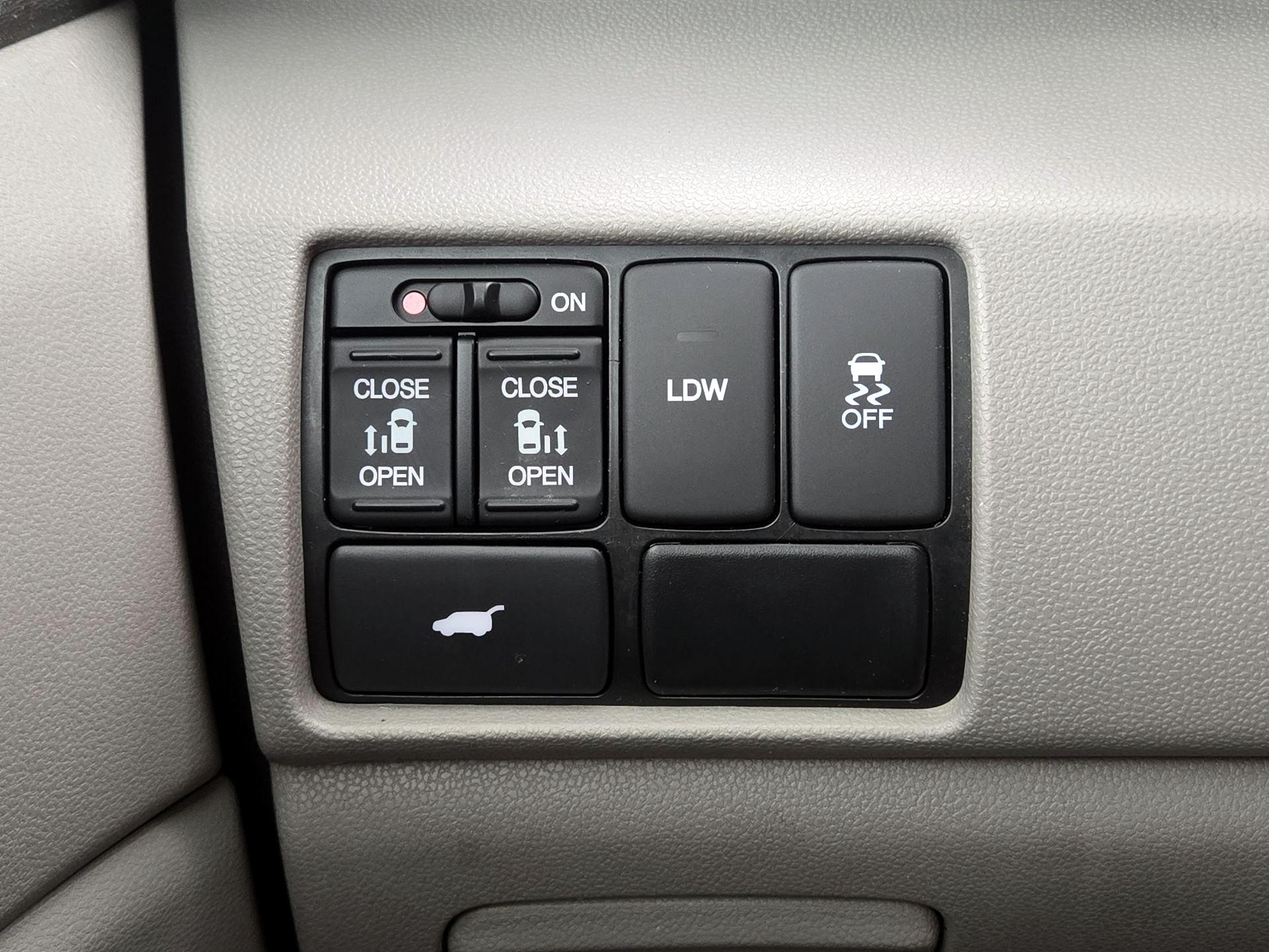 Thumbnail: 2015 Honda Odyssey - 13