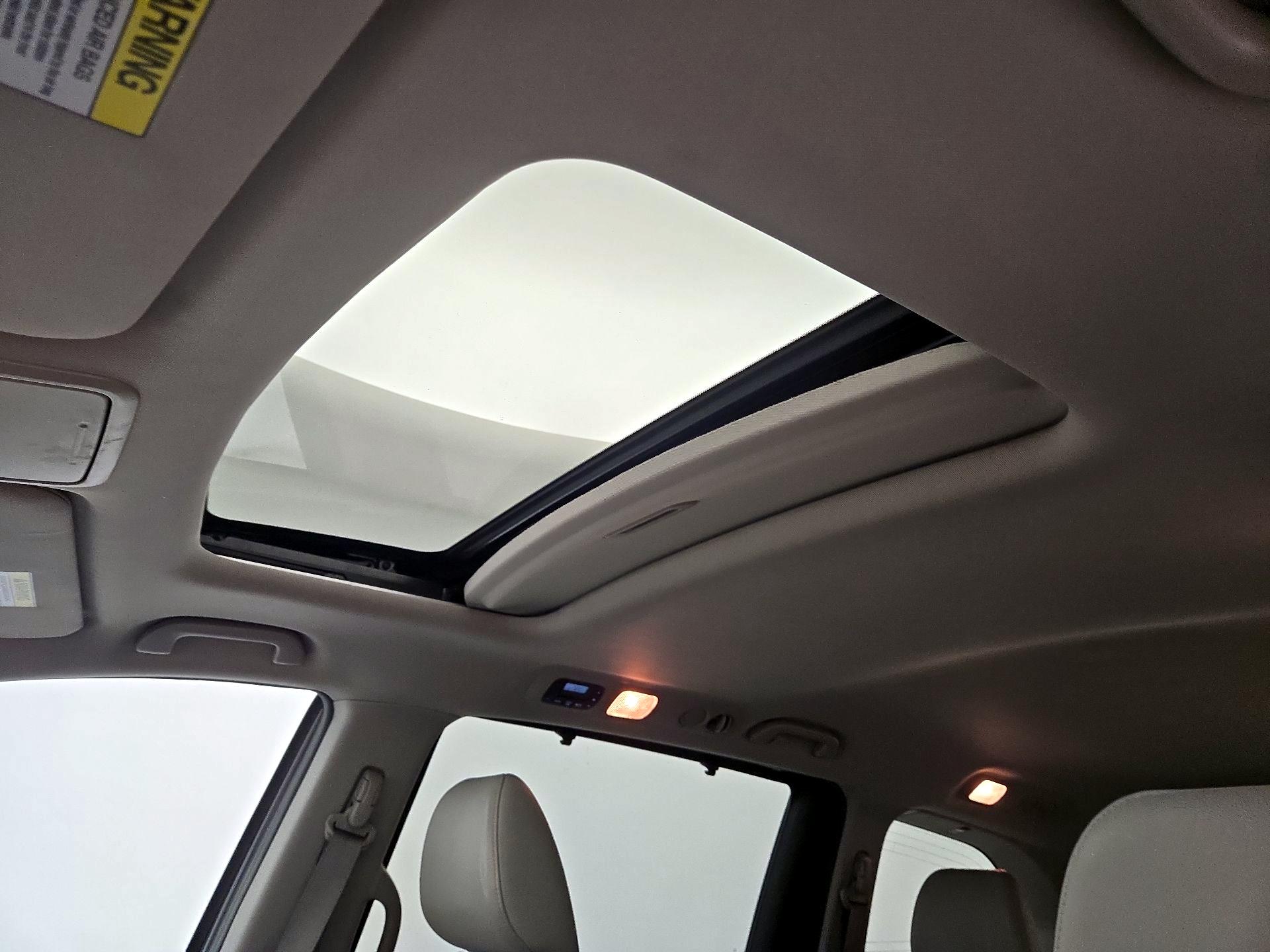 Thumbnail: 2015 Honda Odyssey - 19