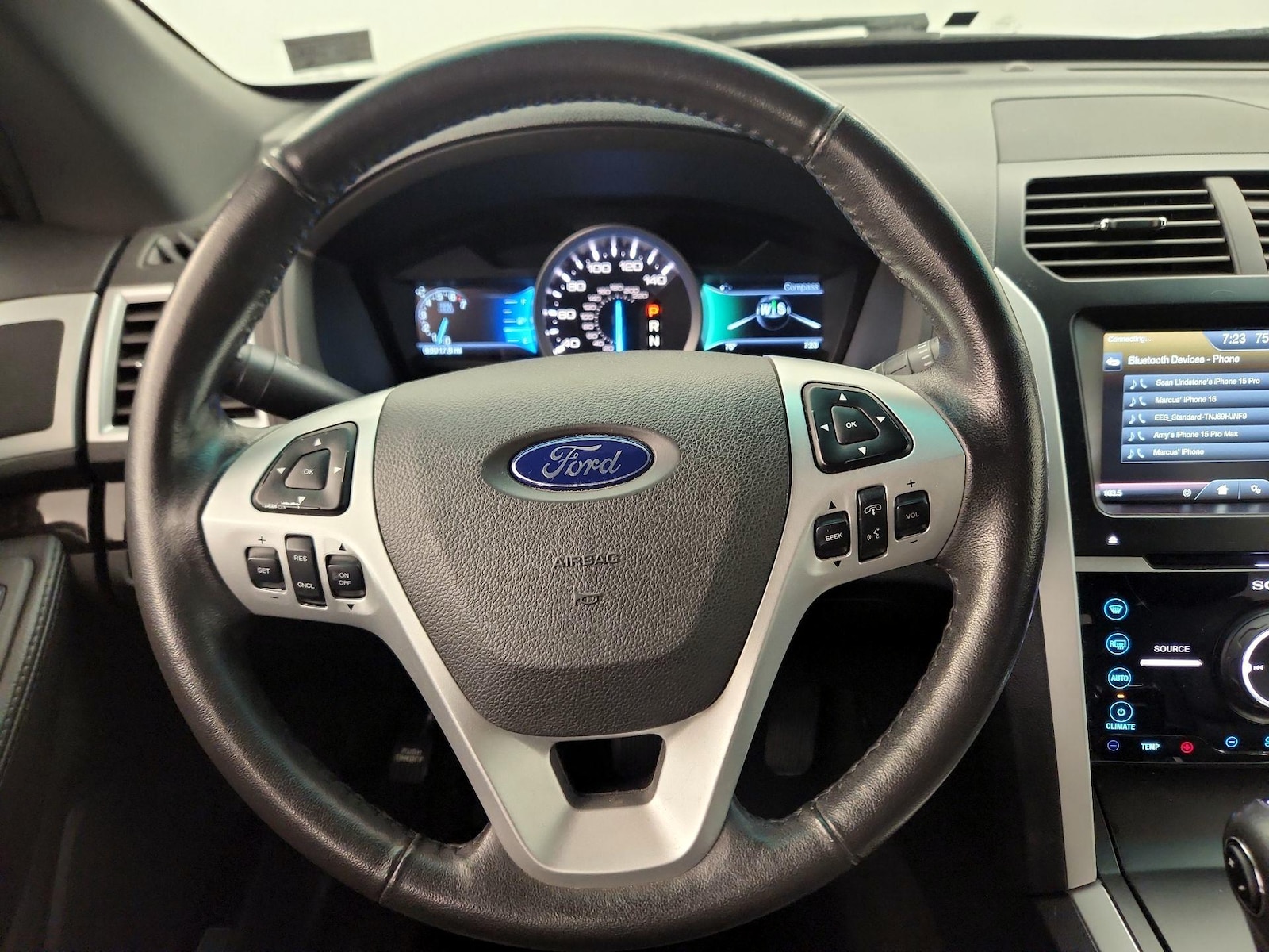 2015 Ford Explorer Limited - Photo 11