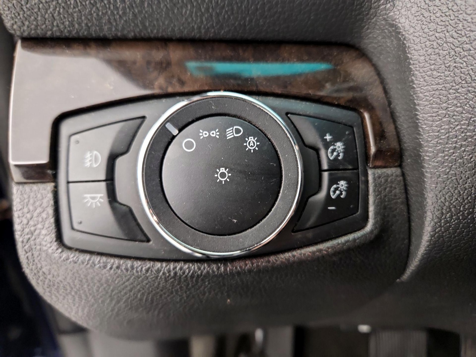 2015 Ford Explorer Limited - Photo 14