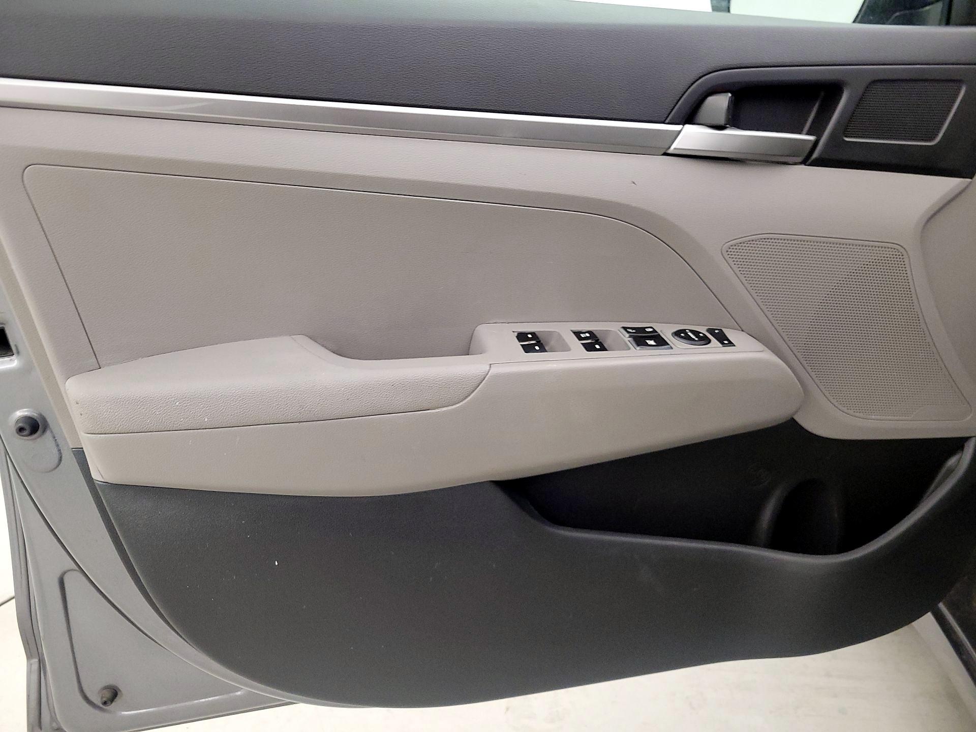 Thumbnail: 2019 Hyundai Elantra - 12