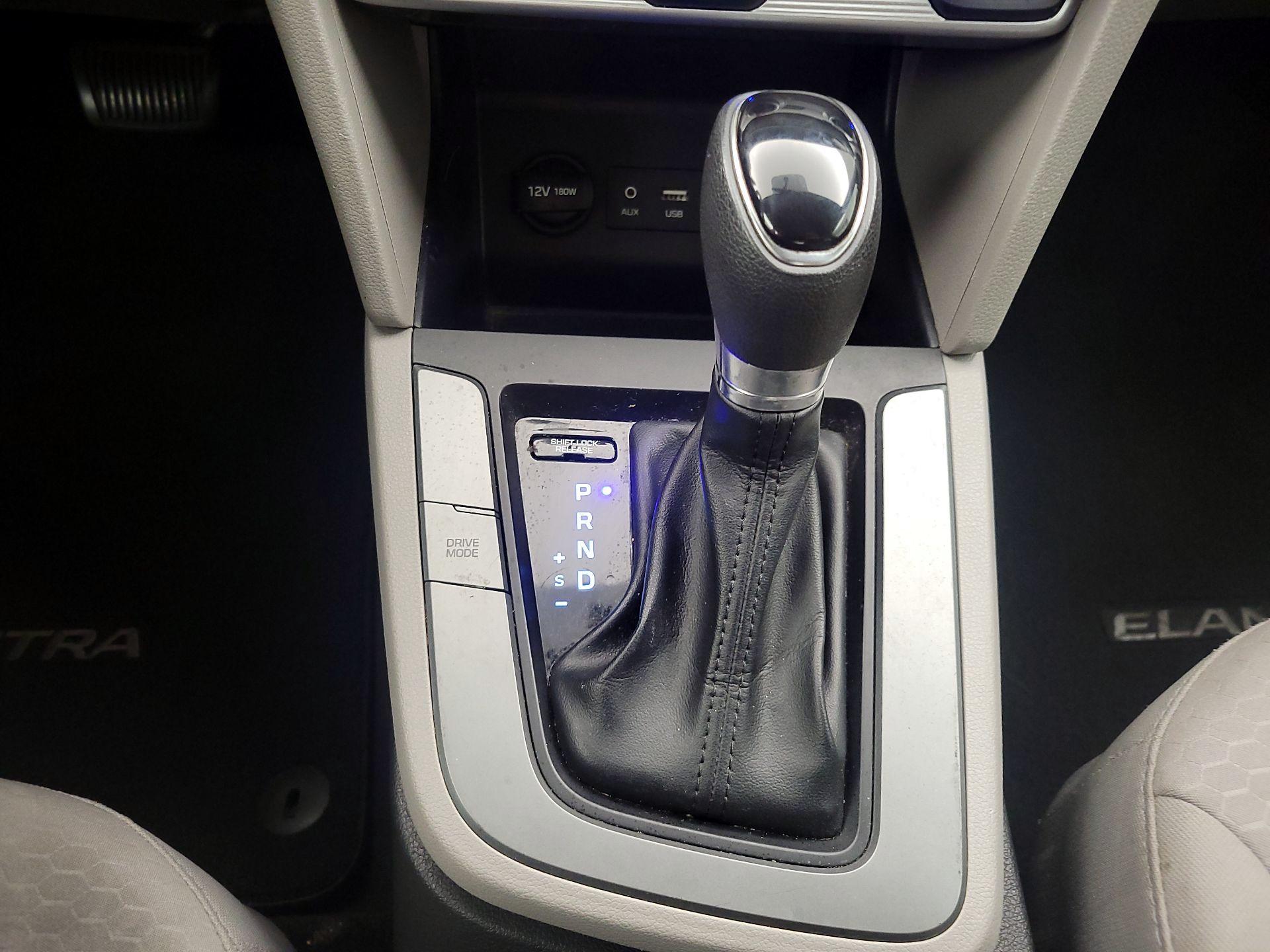 Thumbnail: 2019 Hyundai Elantra - 17