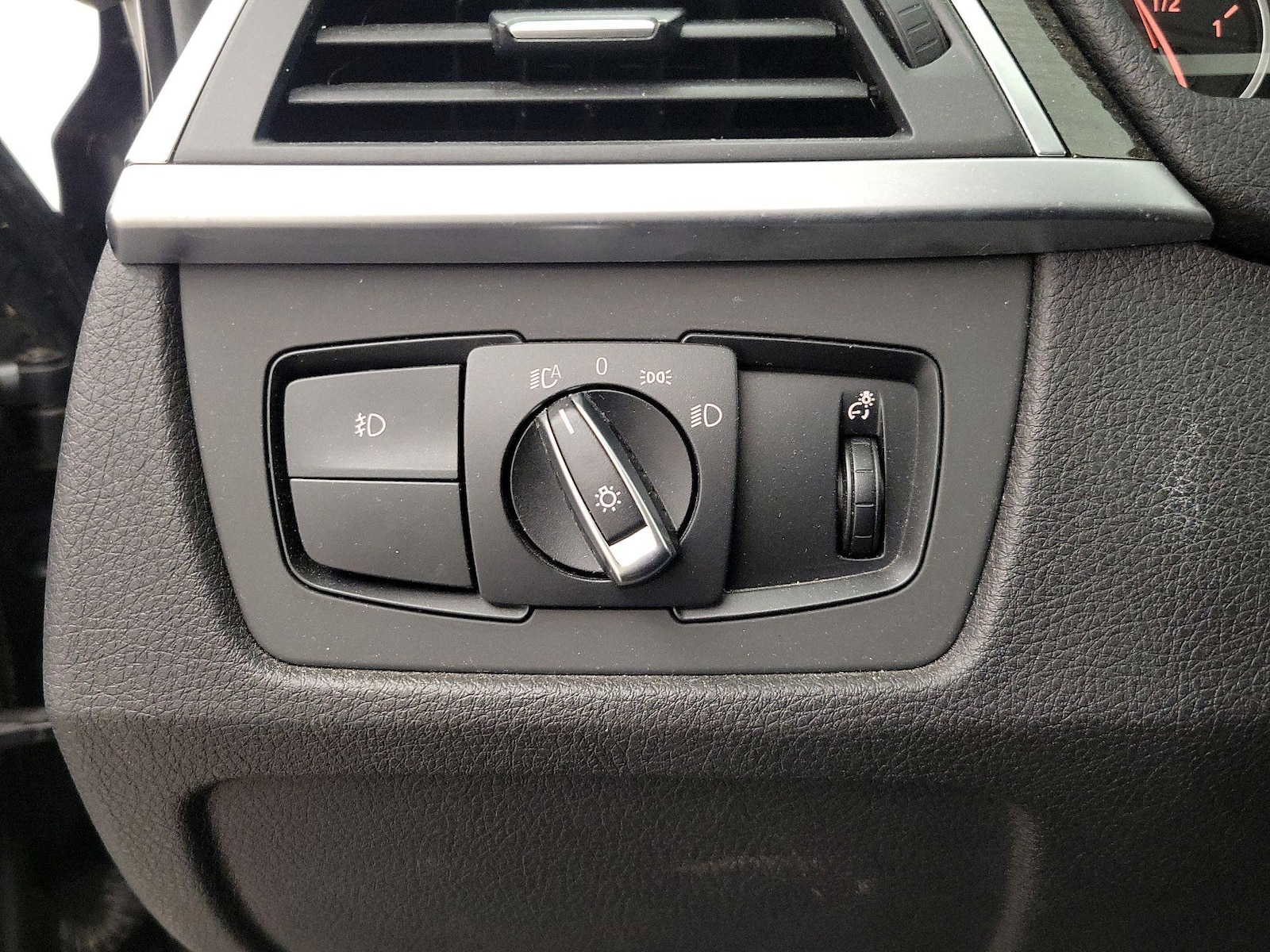 2016 BMW 3 Series 320i - Photo 14