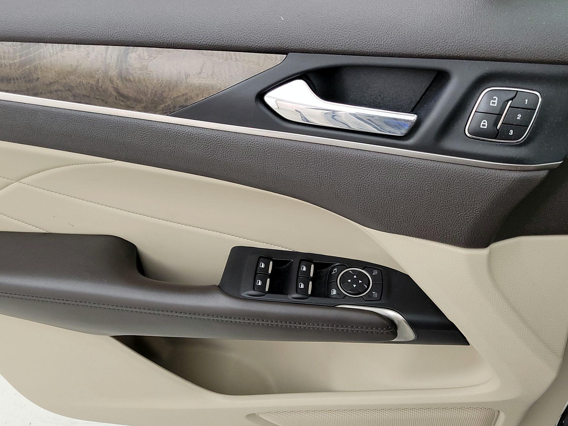 Thumbnail: 2019 Lincoln MKC - 12