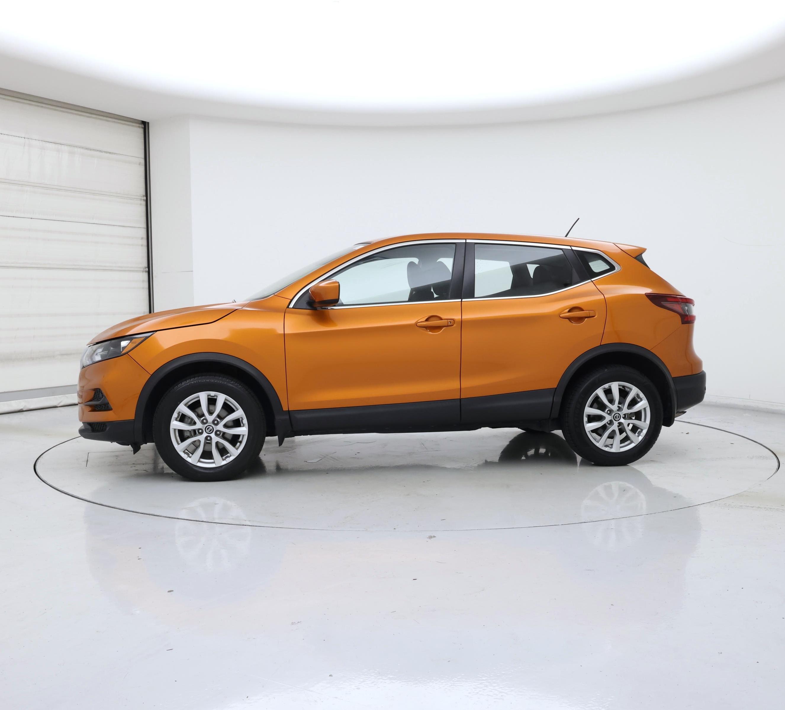 Thumbnail: 2021 Nissan Rogue Sport - 3