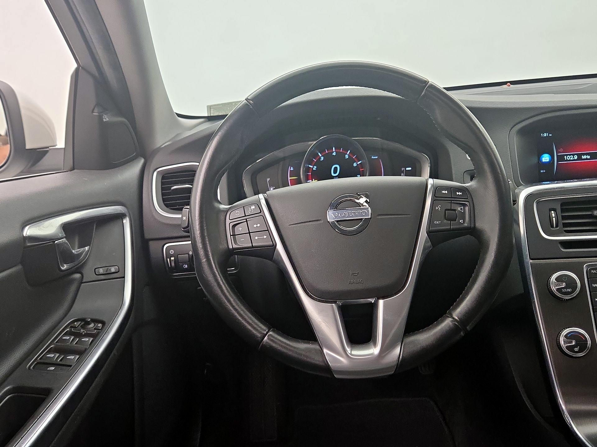 Thumbnail: 2015 Volvo S60 - 10
