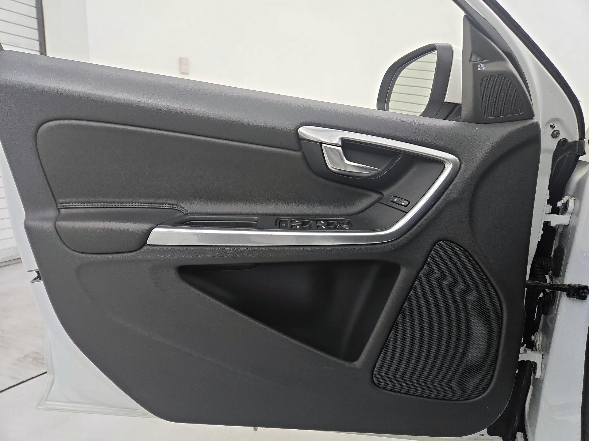 Thumbnail: 2015 Volvo S60 - 12