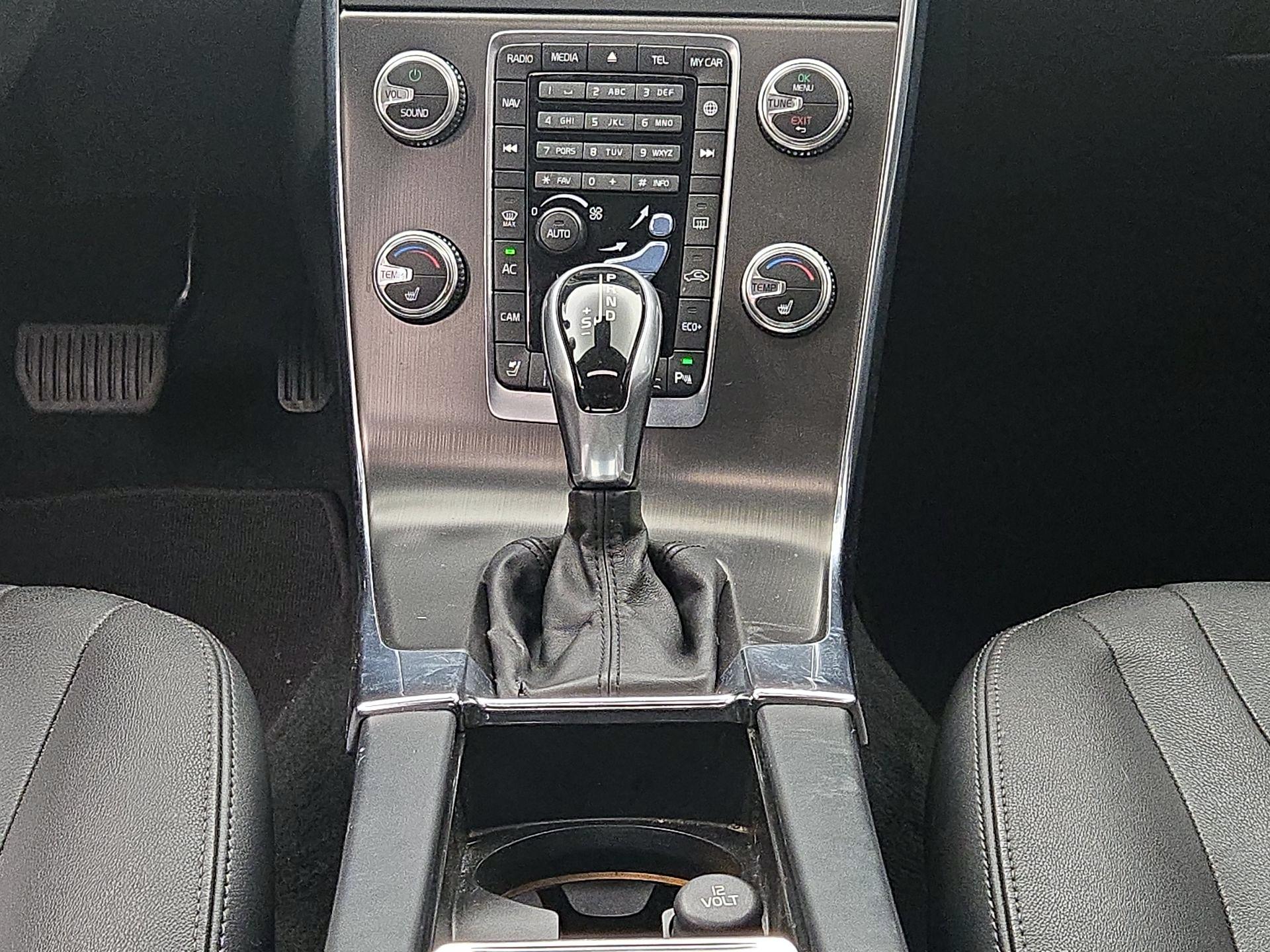Thumbnail: 2015 Volvo S60 - 17
