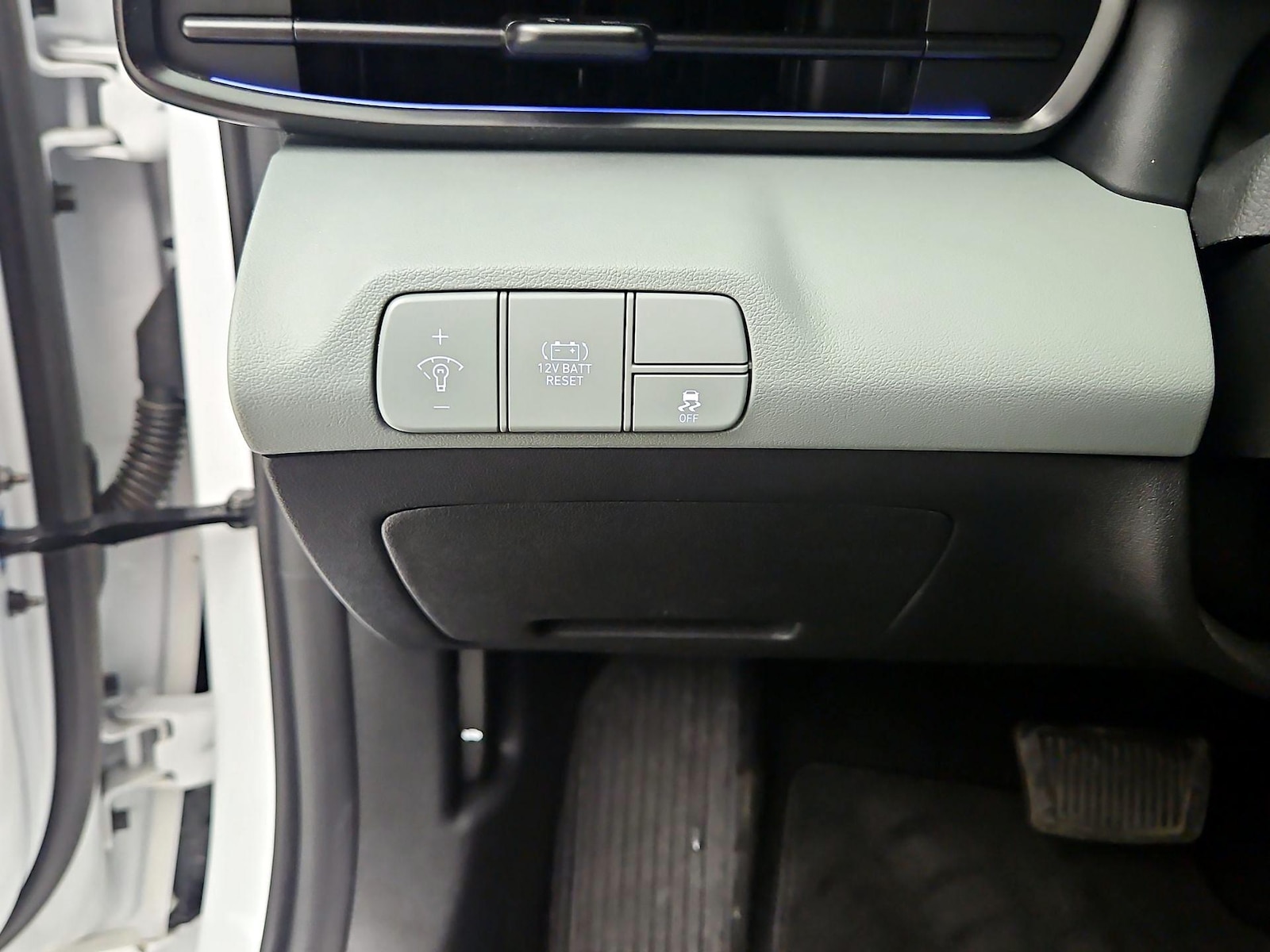 2025 Hyundai Elantra Limited - Photo 14