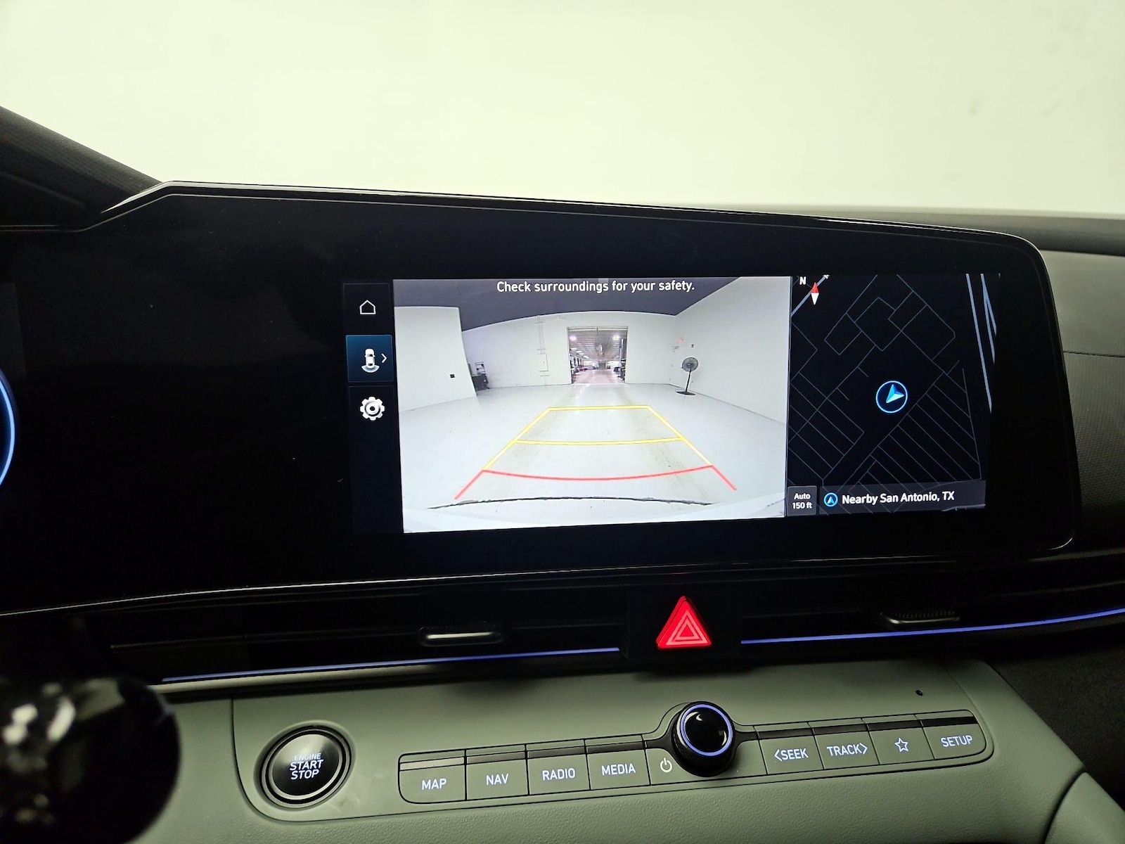 2025 Hyundai Elantra Limited - Photo 16