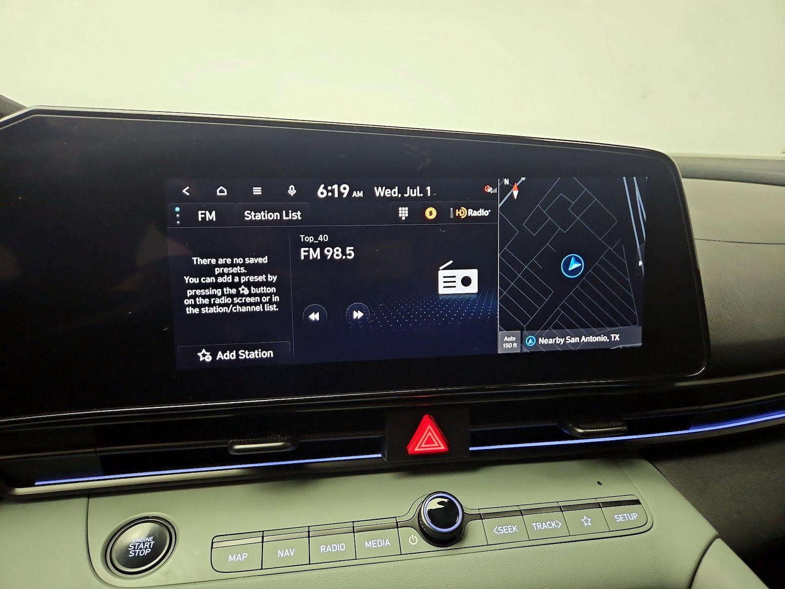 2025 Hyundai Elantra Limited - Photo 17