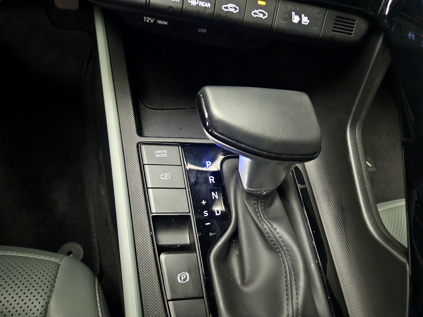 2025 Hyundai Elantra Limited - Photo 19