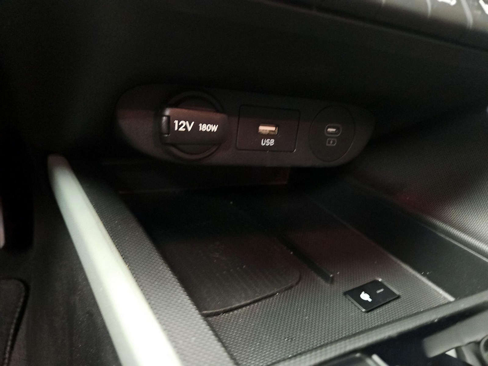 2025 Hyundai Elantra Limited - Photo 20