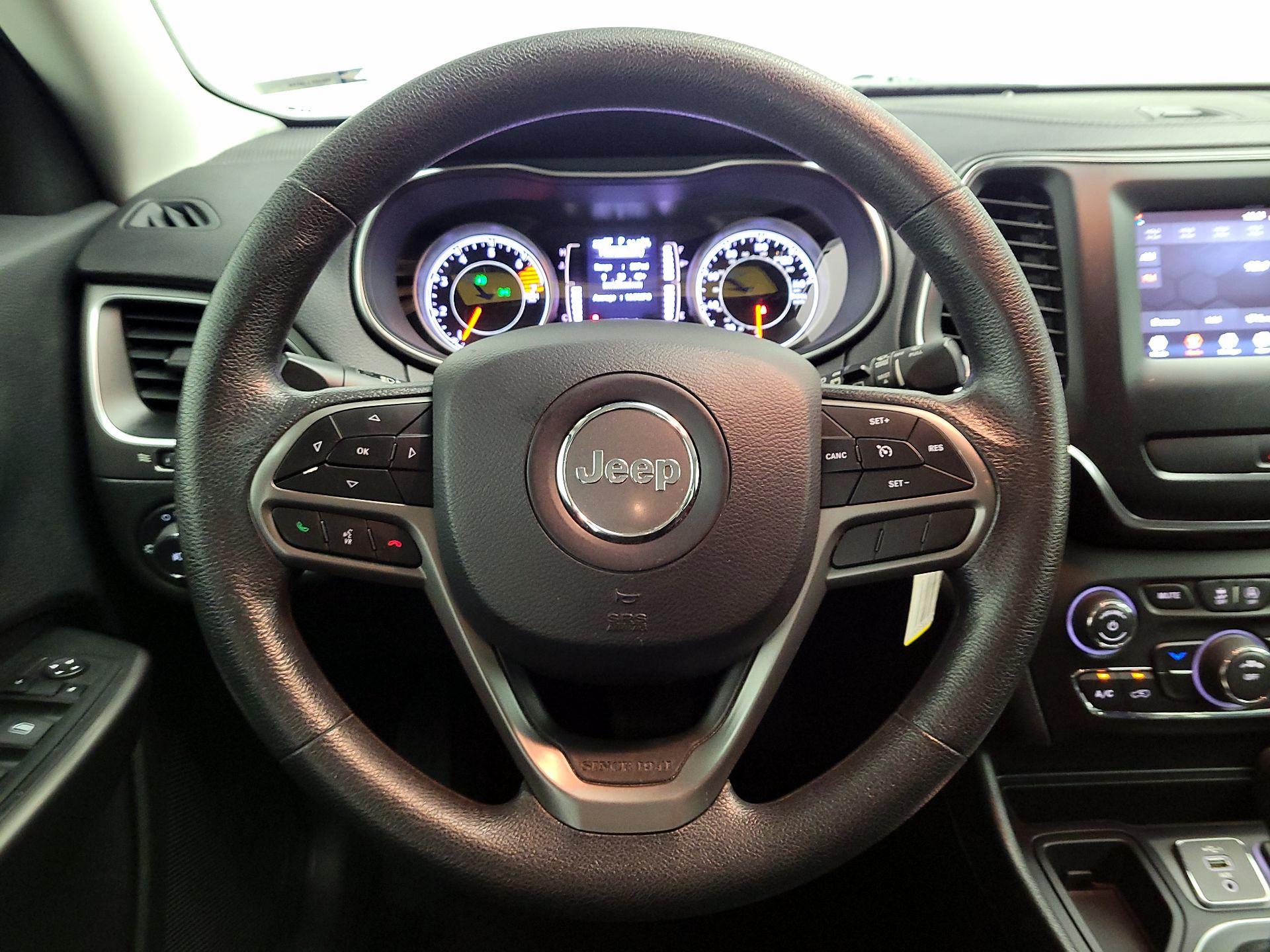 Thumbnail: 2019 Jeep Cherokee - 10