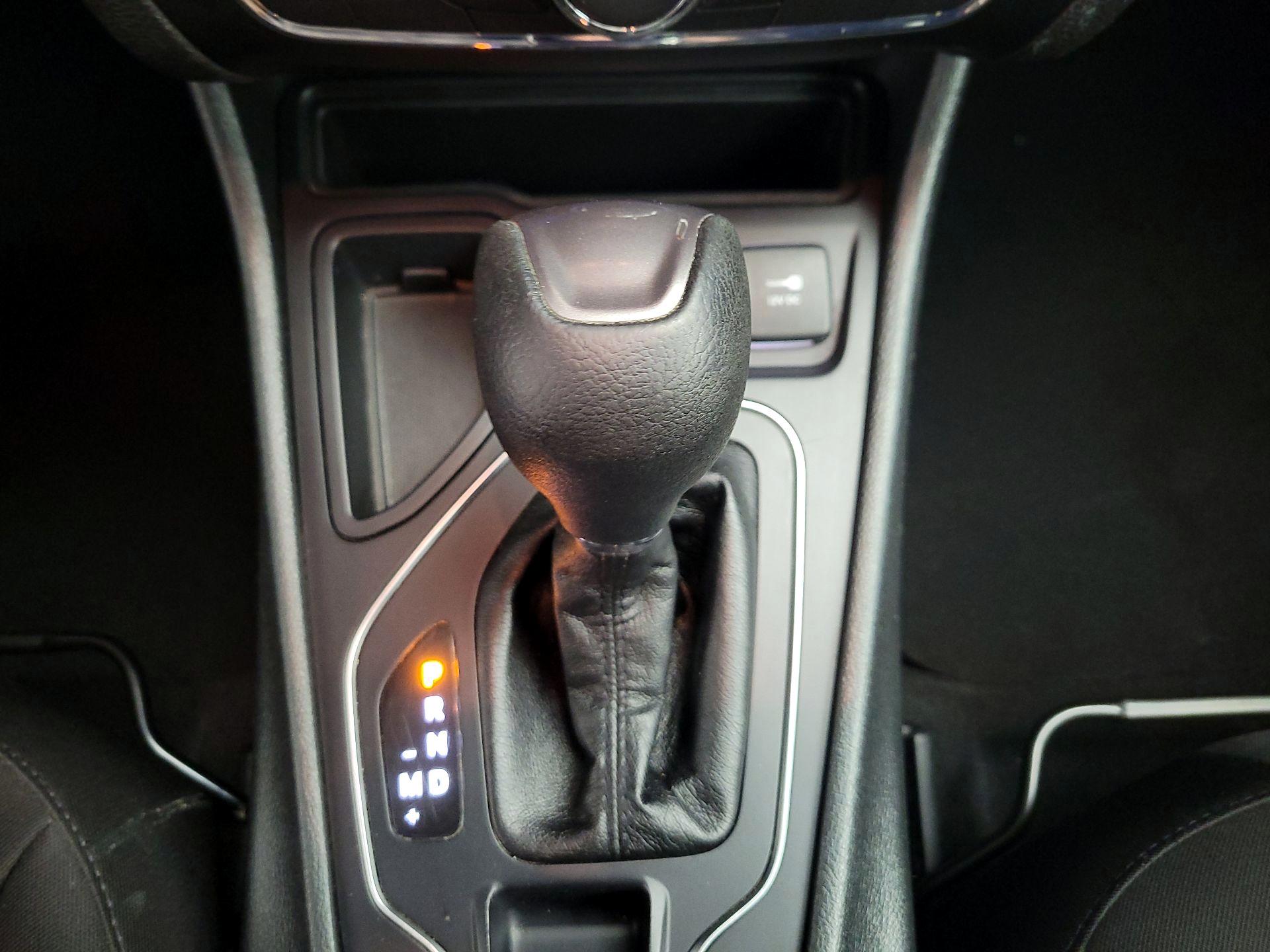 Thumbnail: 2019 Jeep Cherokee - 15