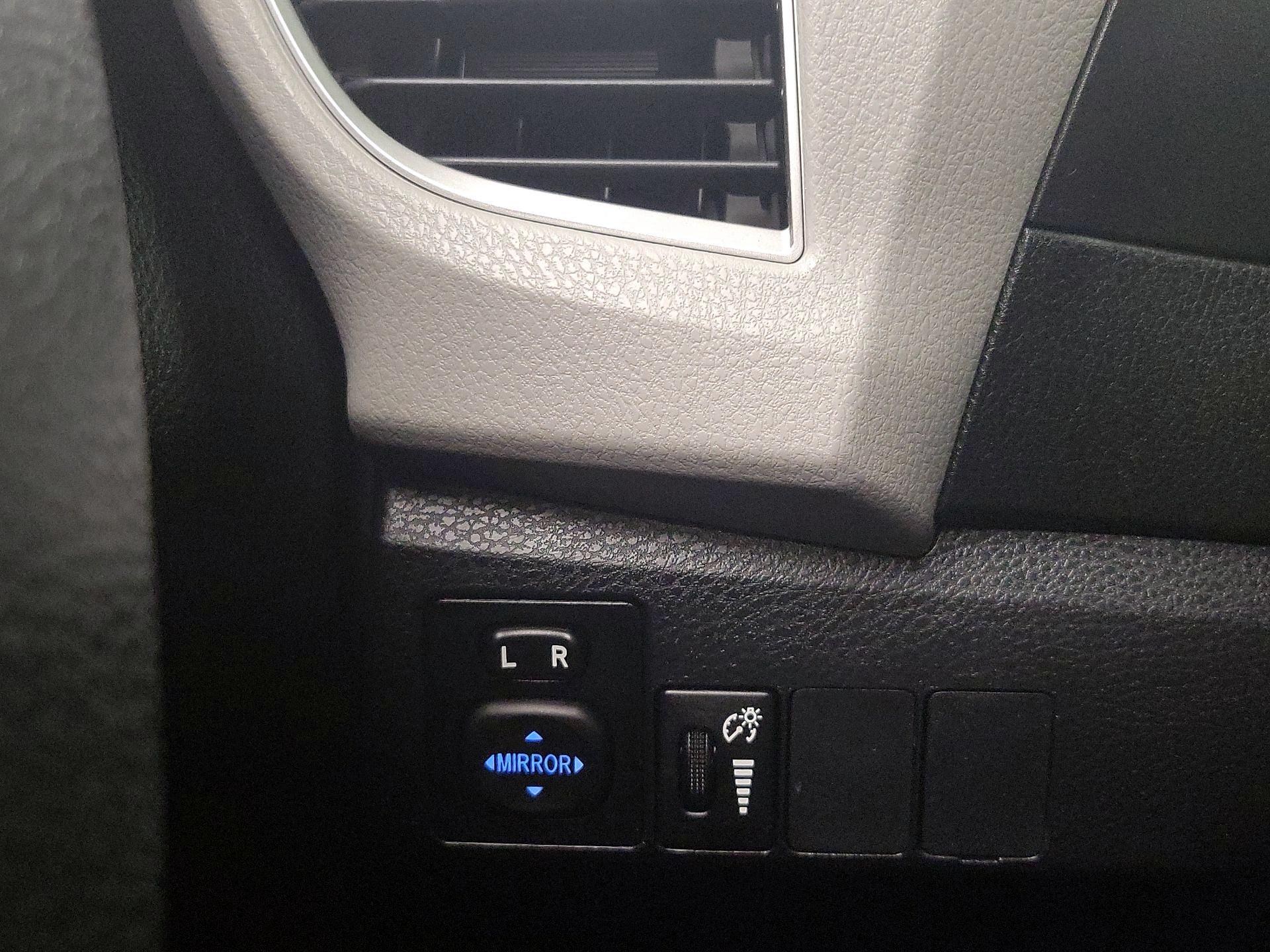 Thumbnail: 2014 Toyota Corolla - 13