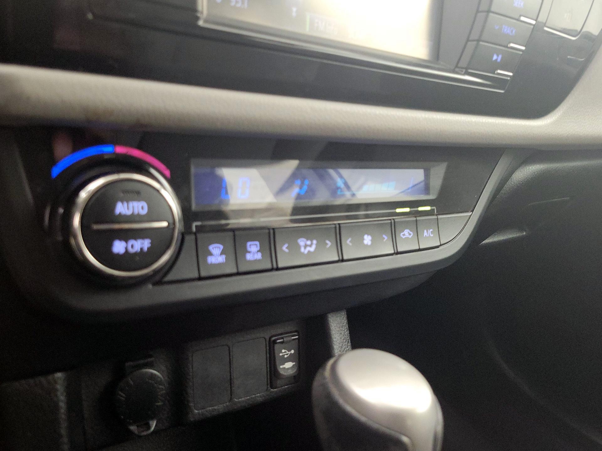 Thumbnail: 2014 Toyota Corolla - 16