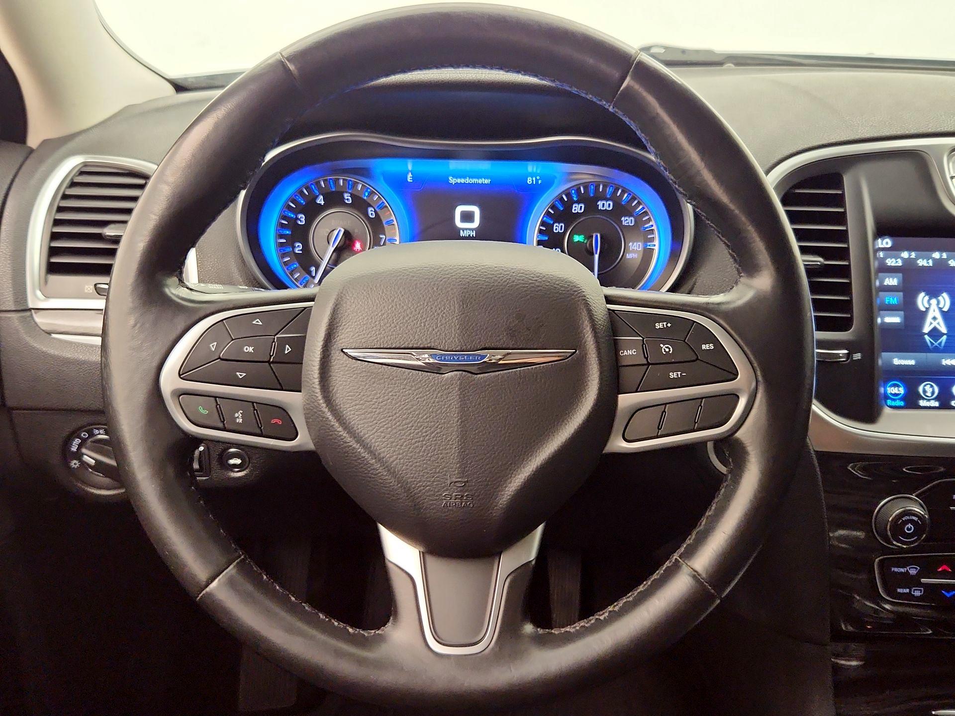 Thumbnail: 2019 Chrysler 300 - 10
