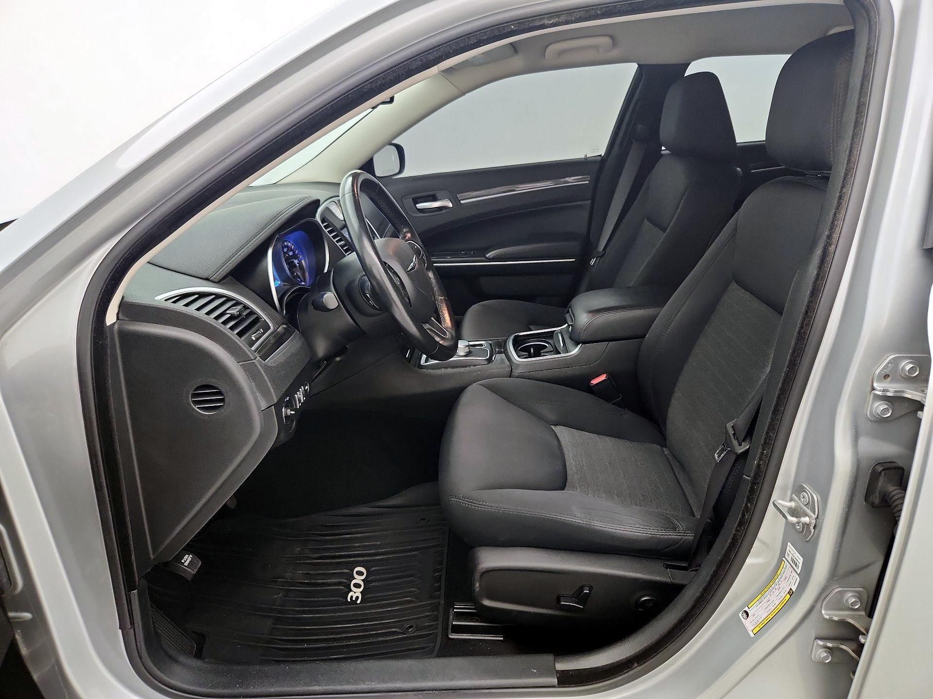 Thumbnail: 2019 Chrysler 300 - 11