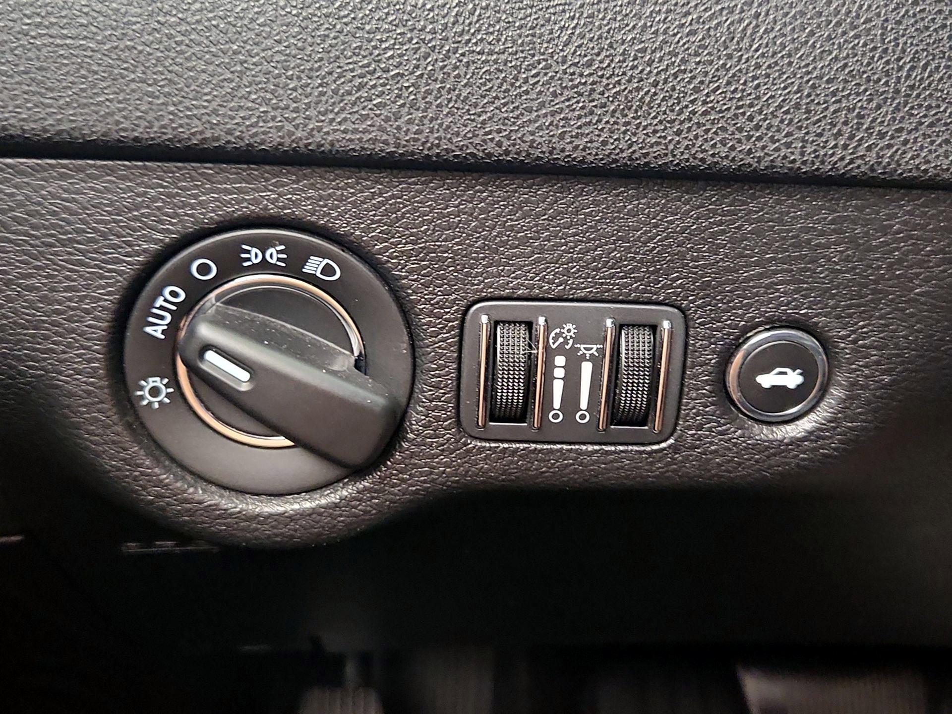 Thumbnail: 2019 Chrysler 300 - 13