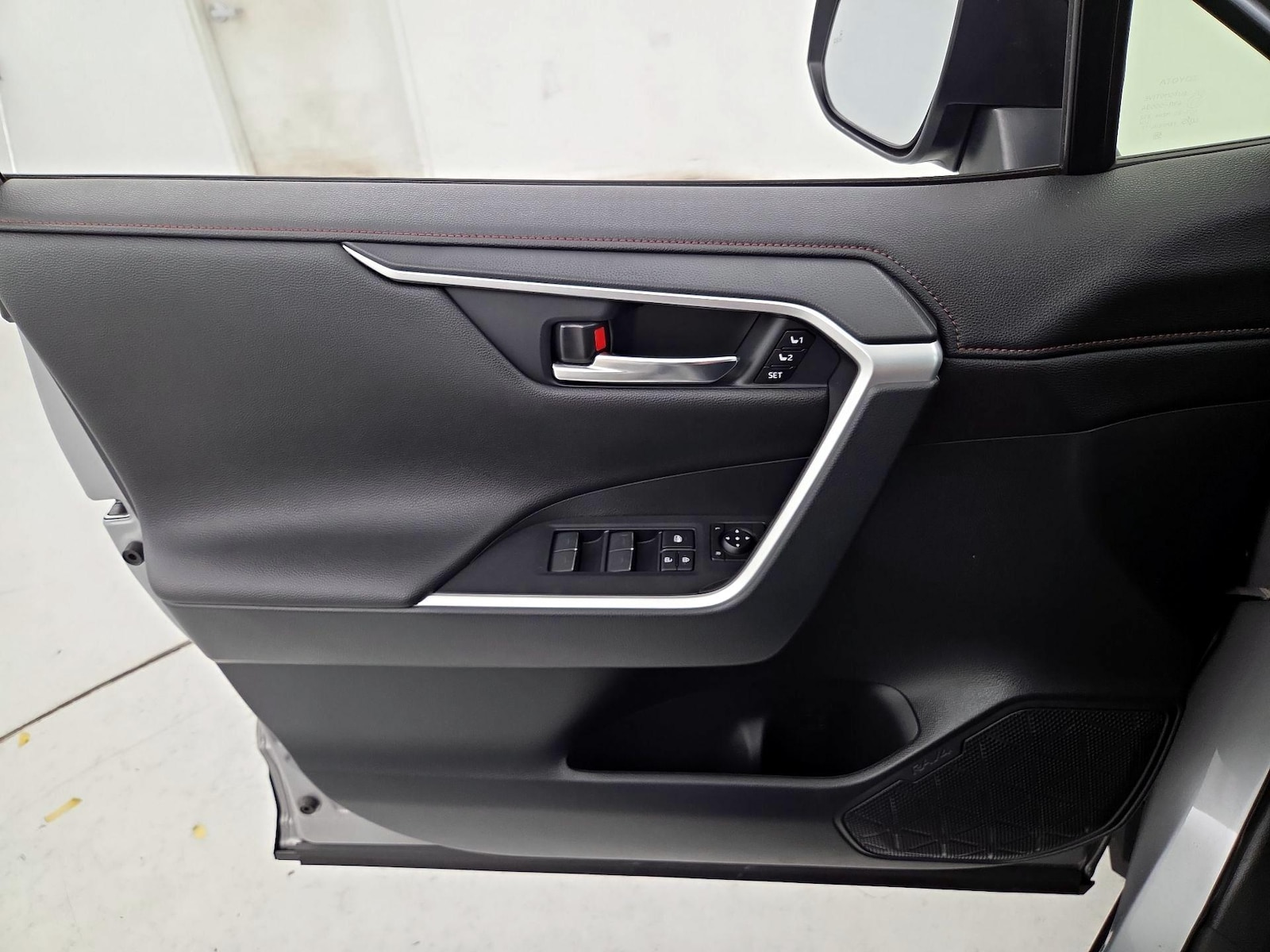 2023 Toyota RAV4 XSE - Photo 13
