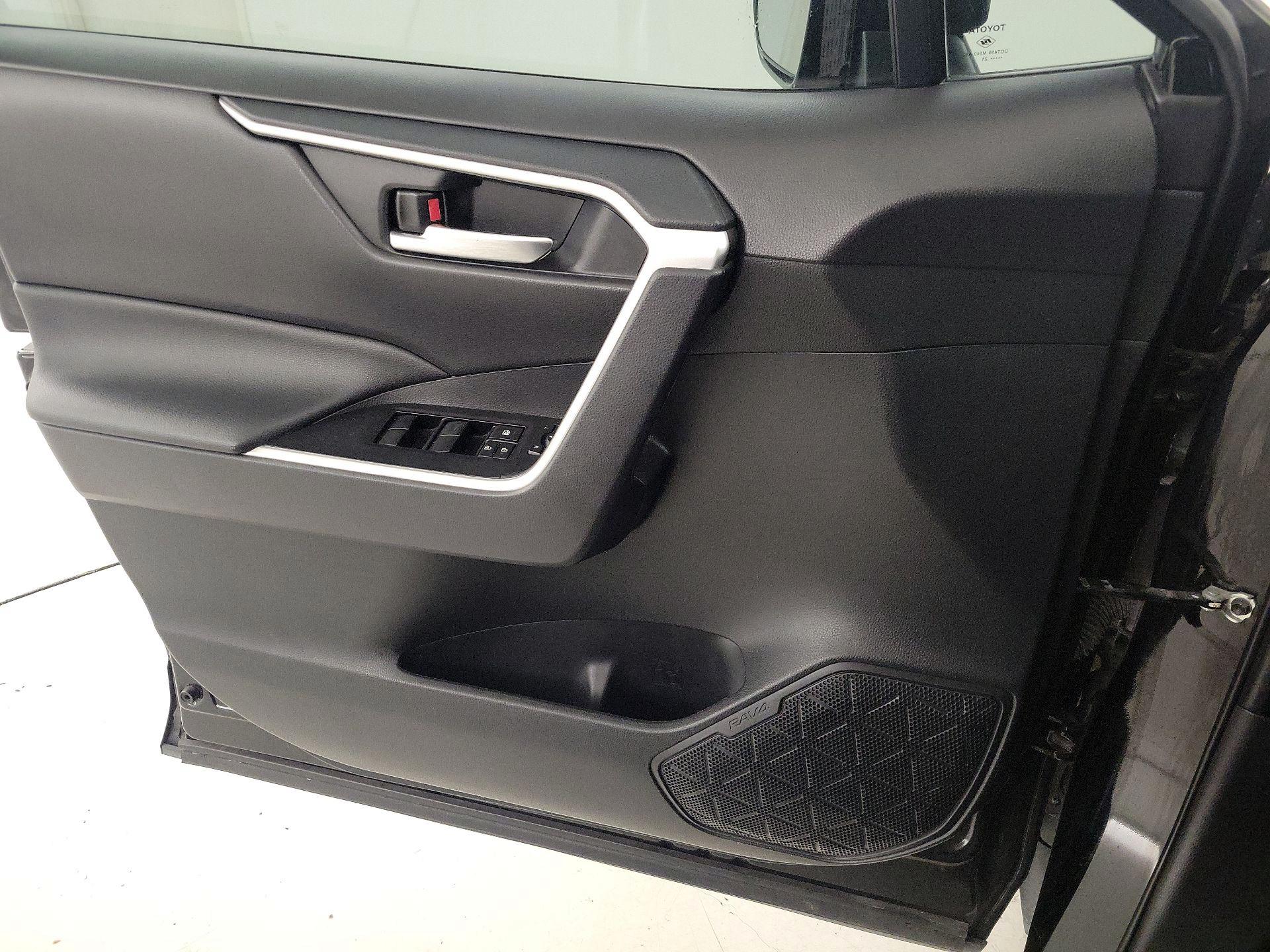 Thumbnail: 2021 Toyota RAV4 - 12