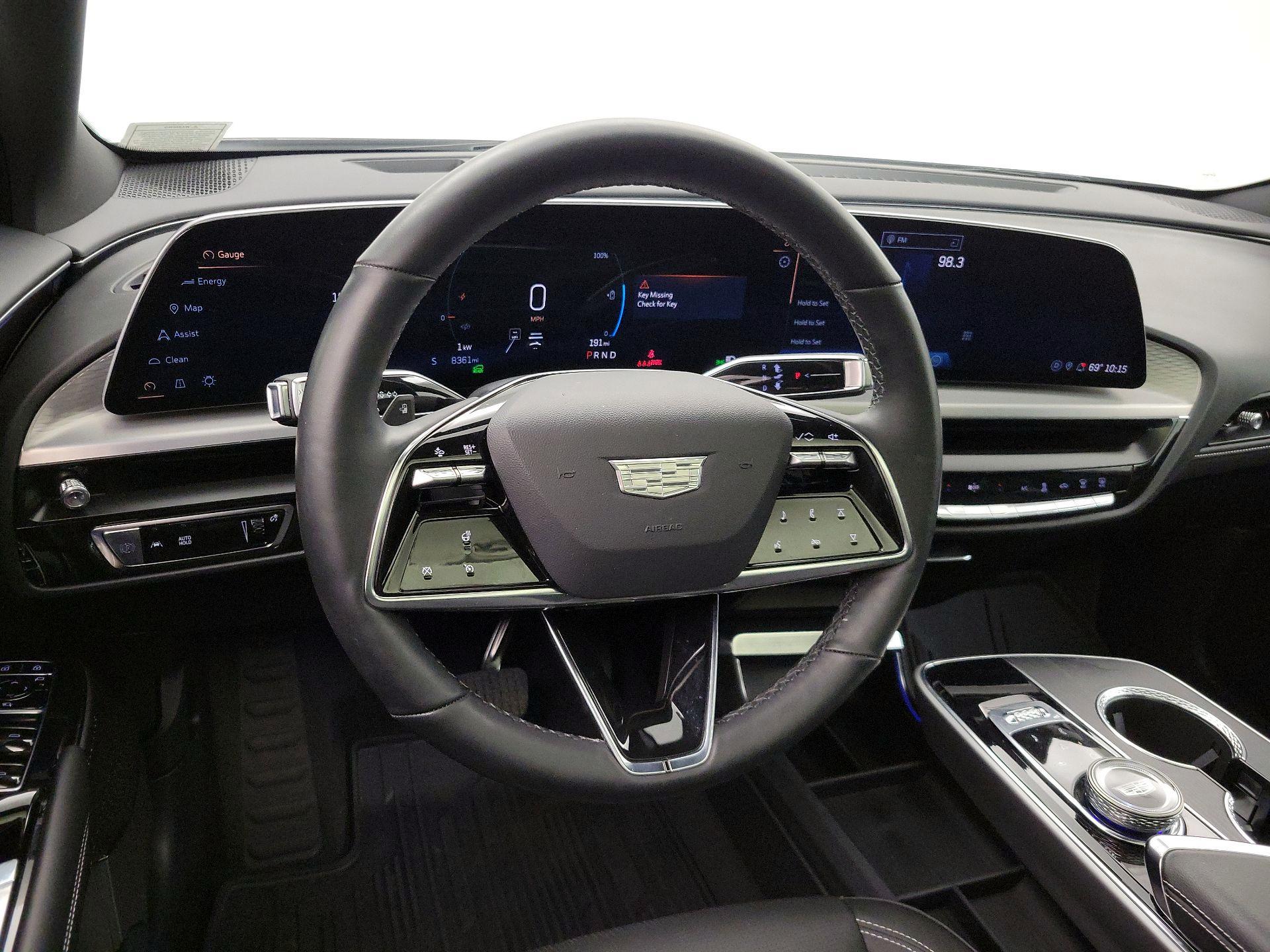 Thumbnail: 2024 Cadillac Lyriq - 10