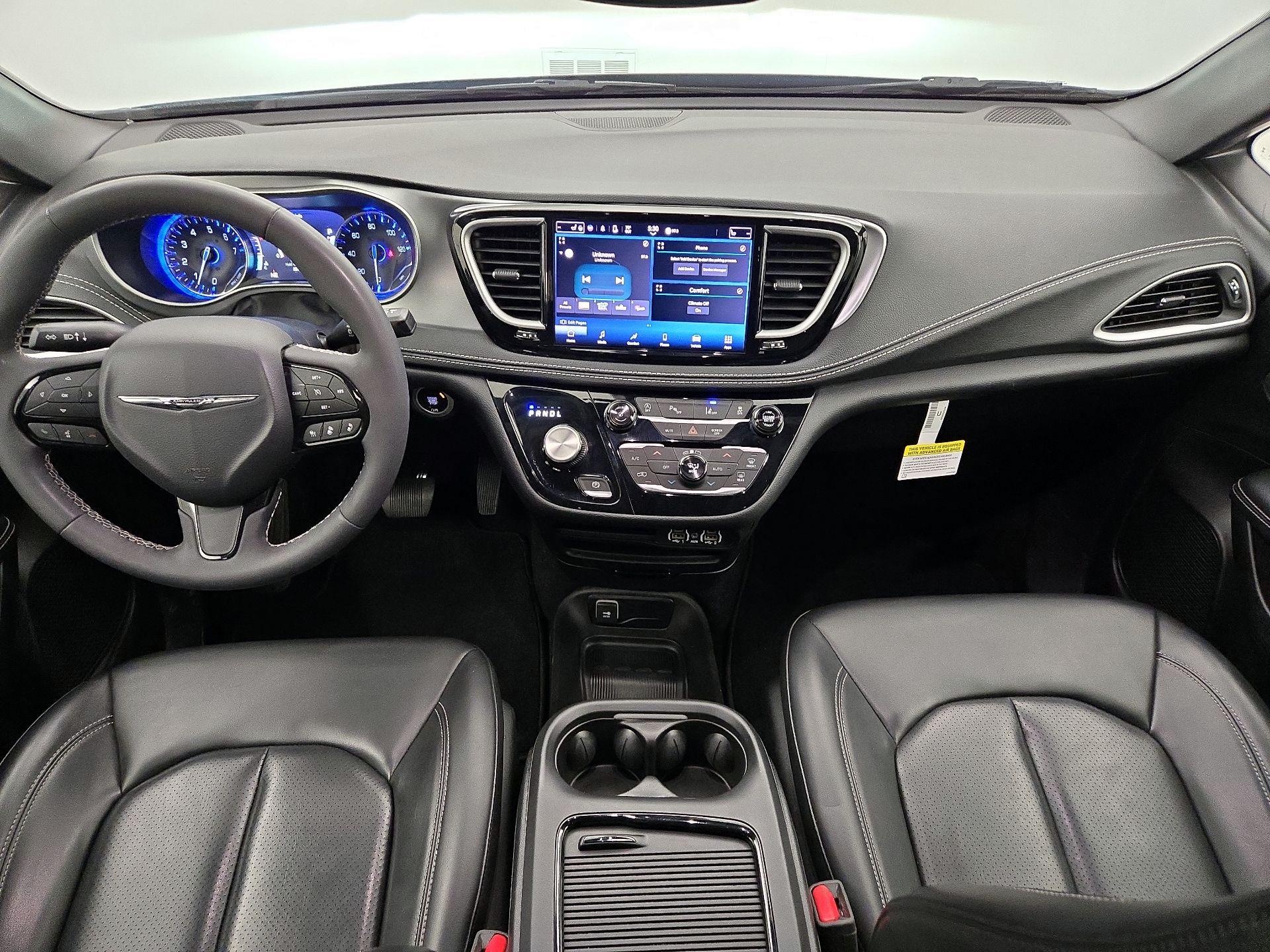 Thumbnail: 2023 Chrysler Pacifica - 9