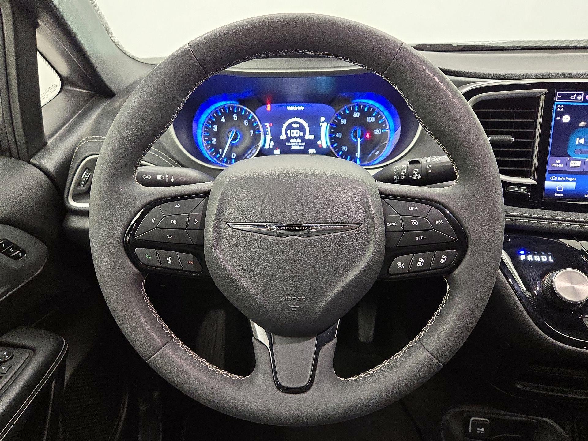 Thumbnail: 2023 Chrysler Pacifica - 10
