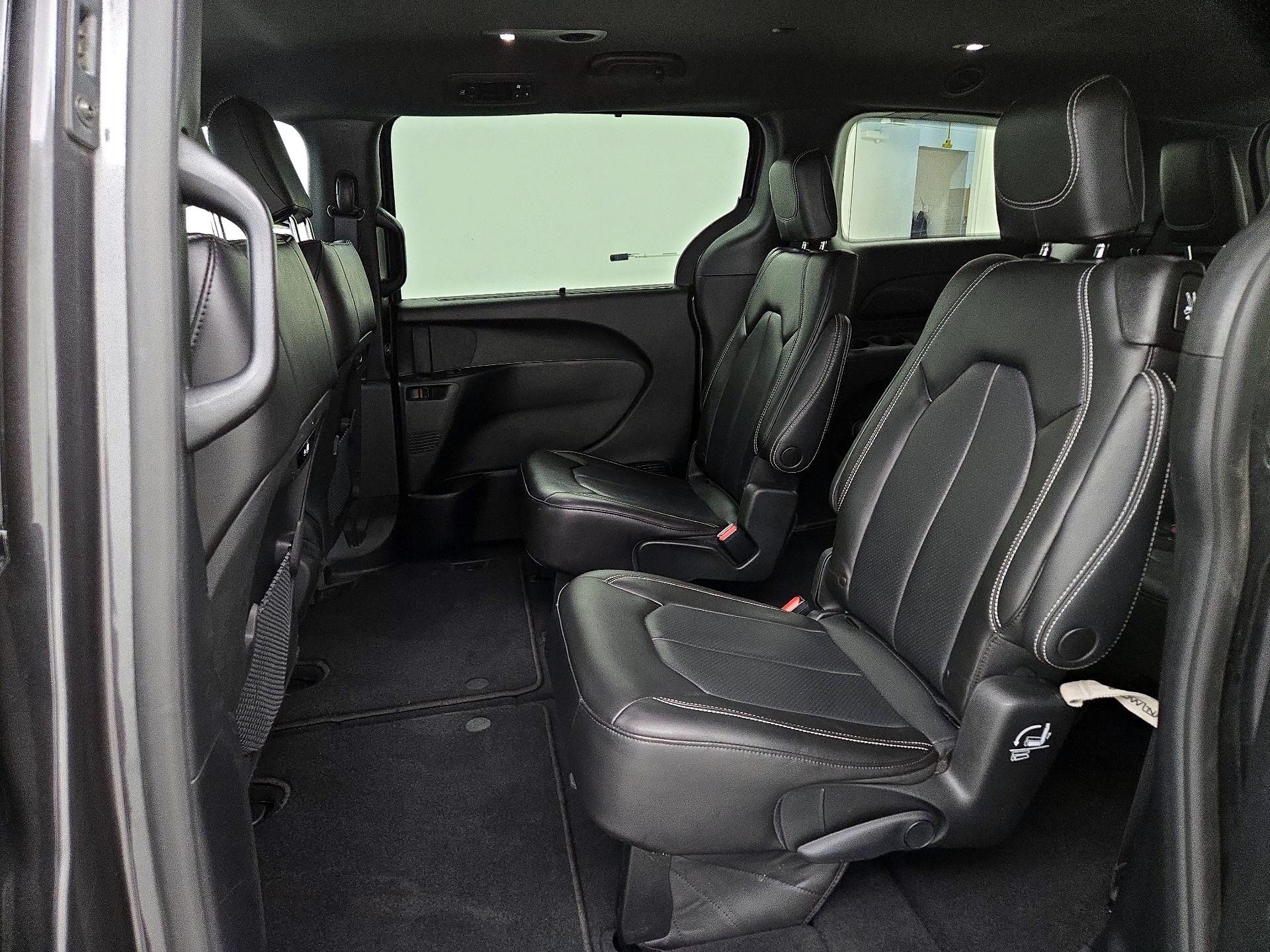 Thumbnail: 2023 Chrysler Pacifica - 19