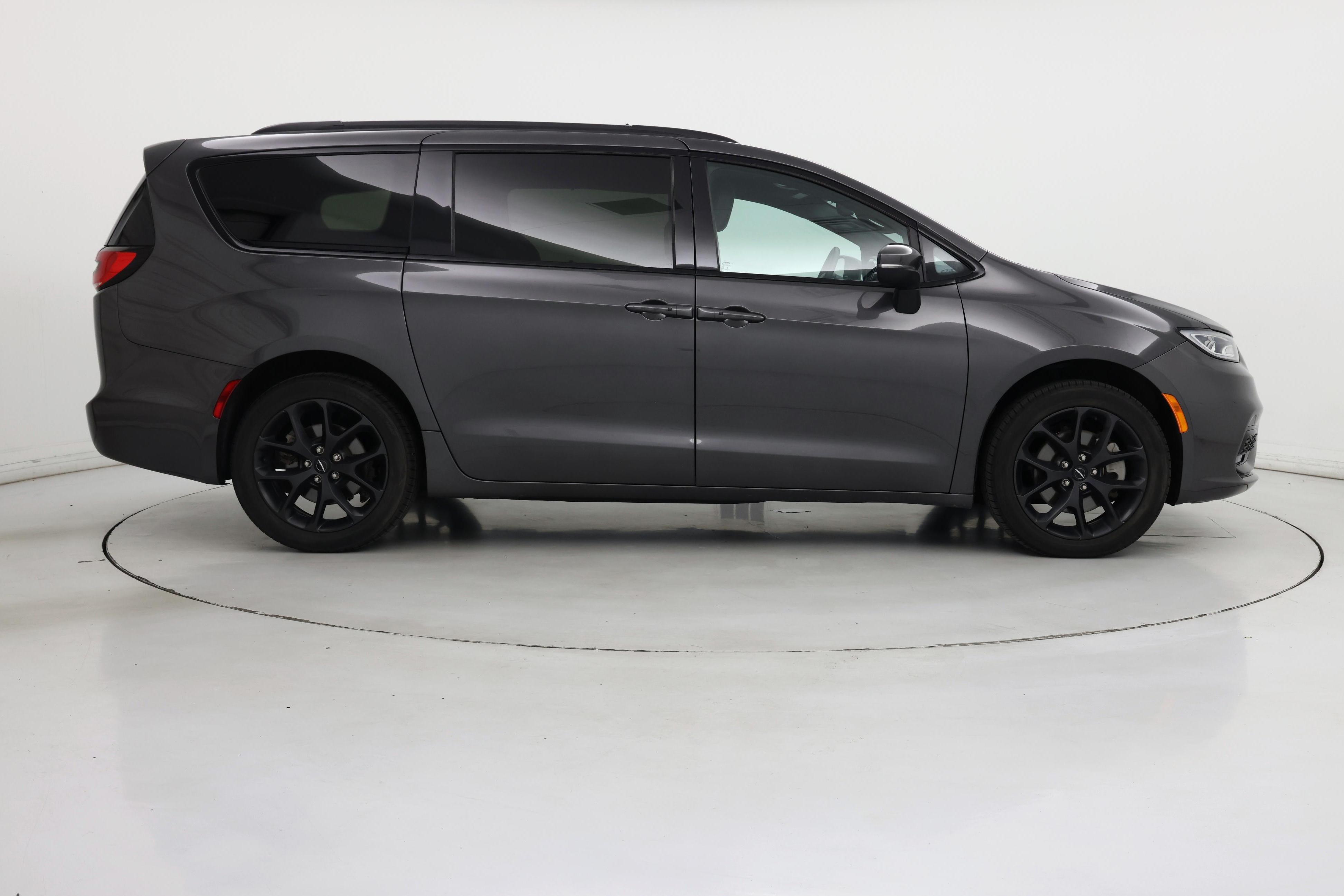 Thumbnail: 2023 Chrysler Pacifica - 7