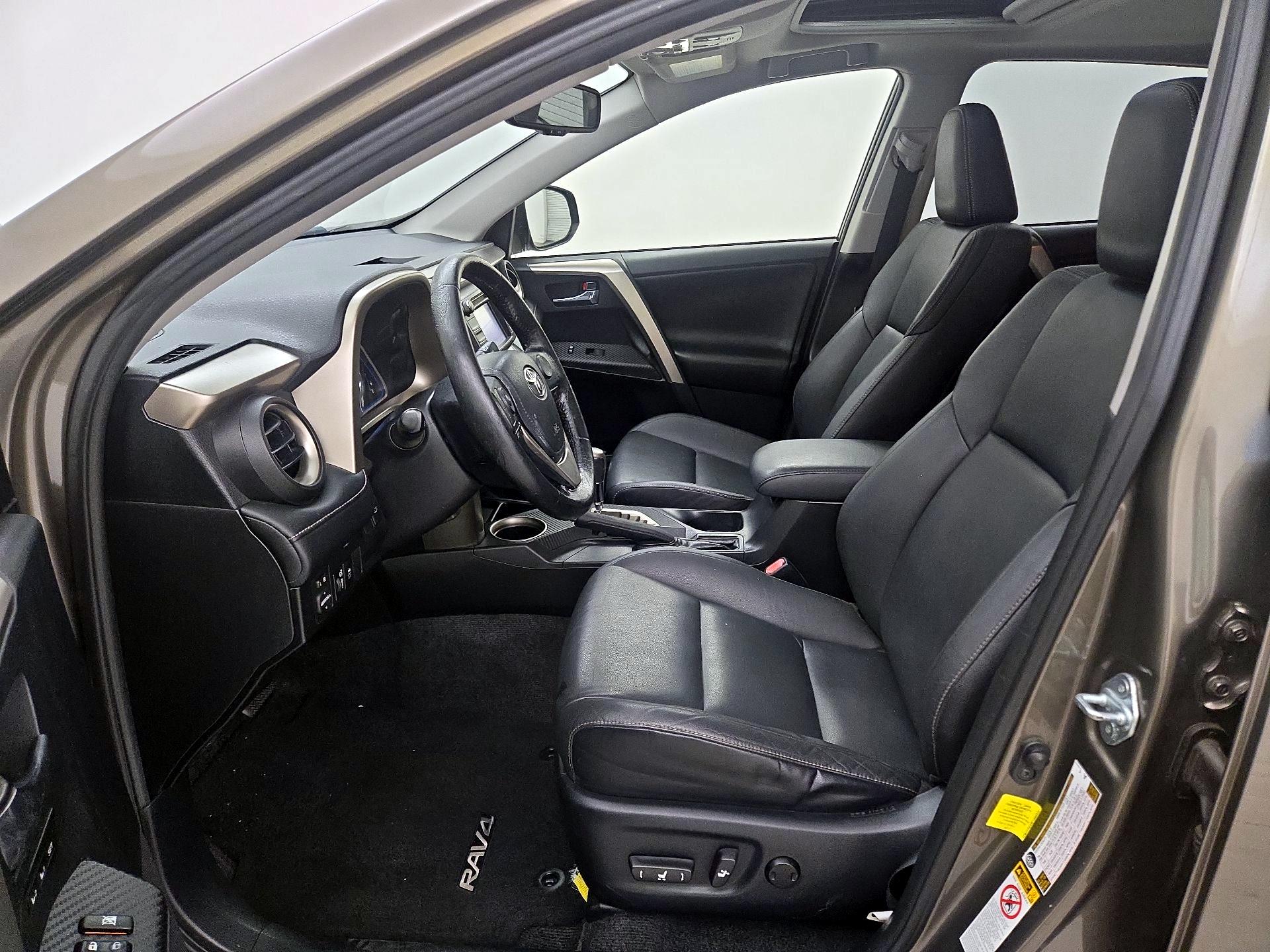 Thumbnail: 2015 Toyota RAV4 - 11