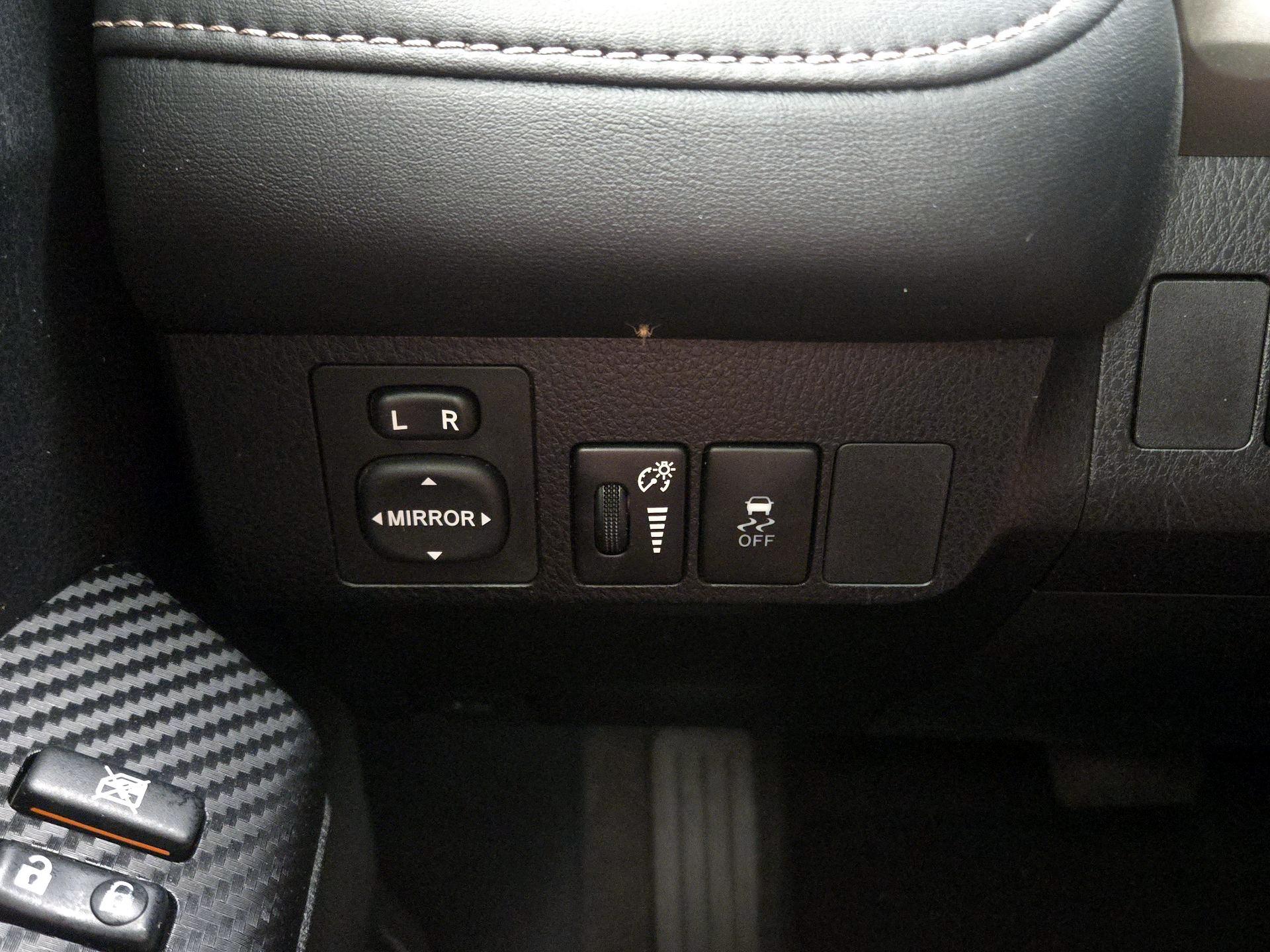 Thumbnail: 2015 Toyota RAV4 - 13