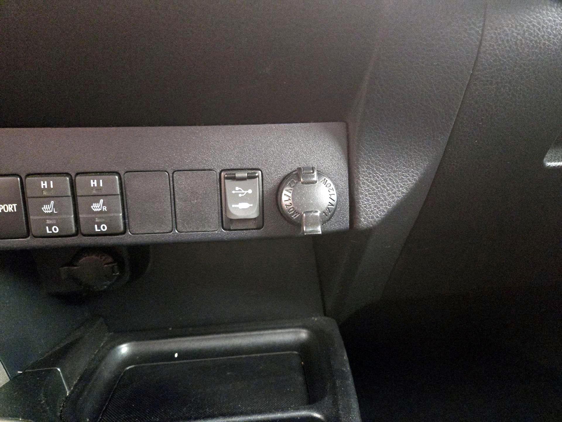 Thumbnail: 2015 Toyota RAV4 - 18