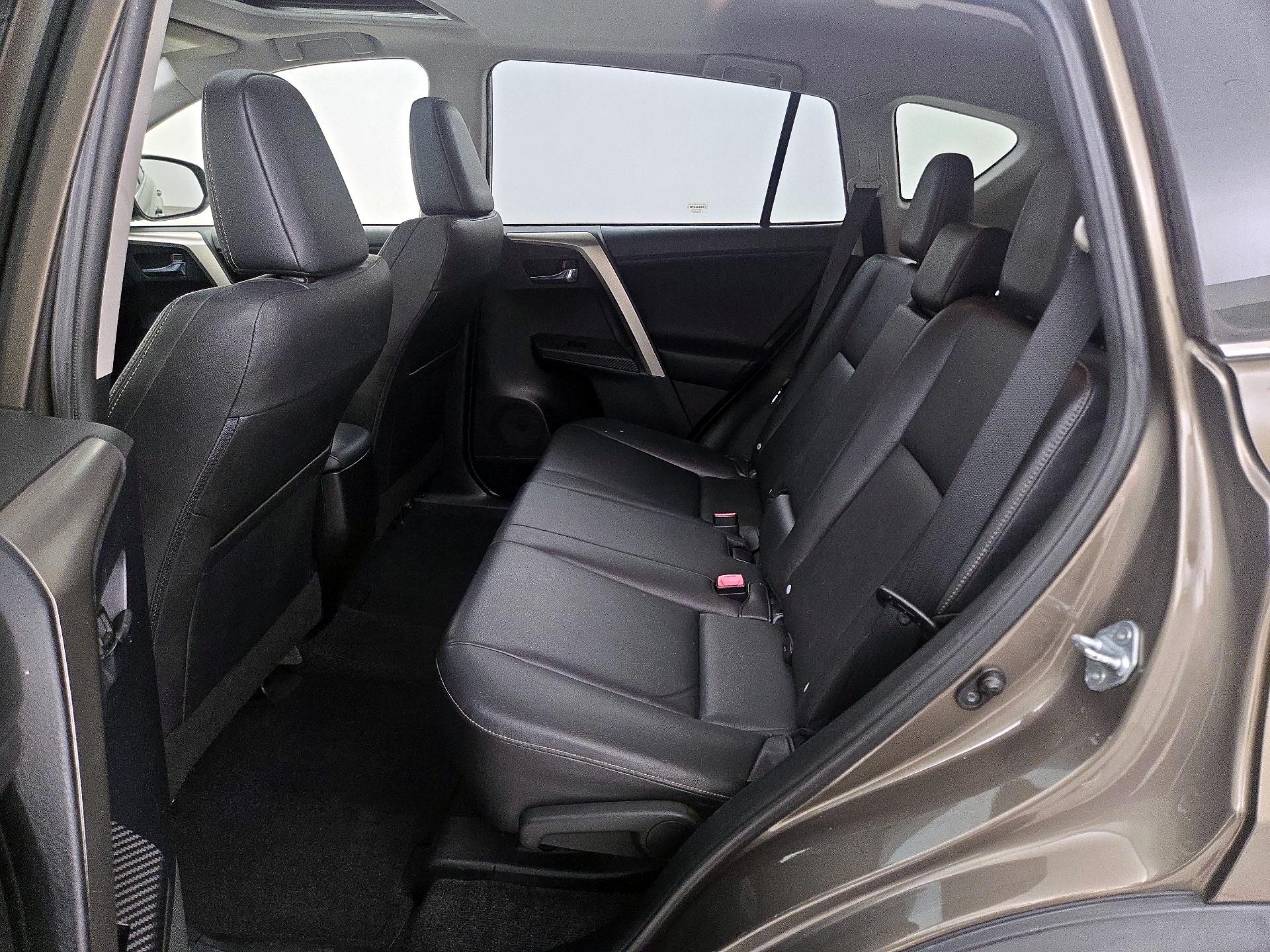 Thumbnail: 2015 Toyota RAV4 - 20