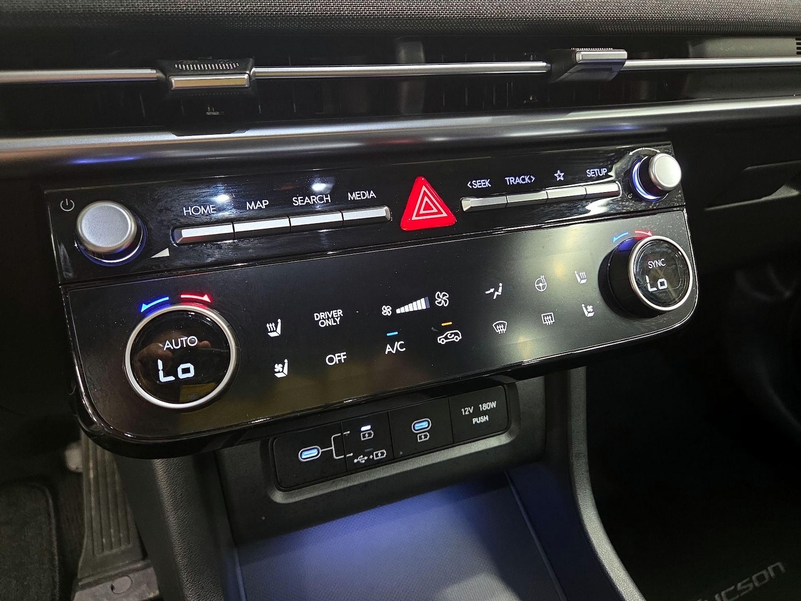 2025 Hyundai Tucson Limited - Photo 18