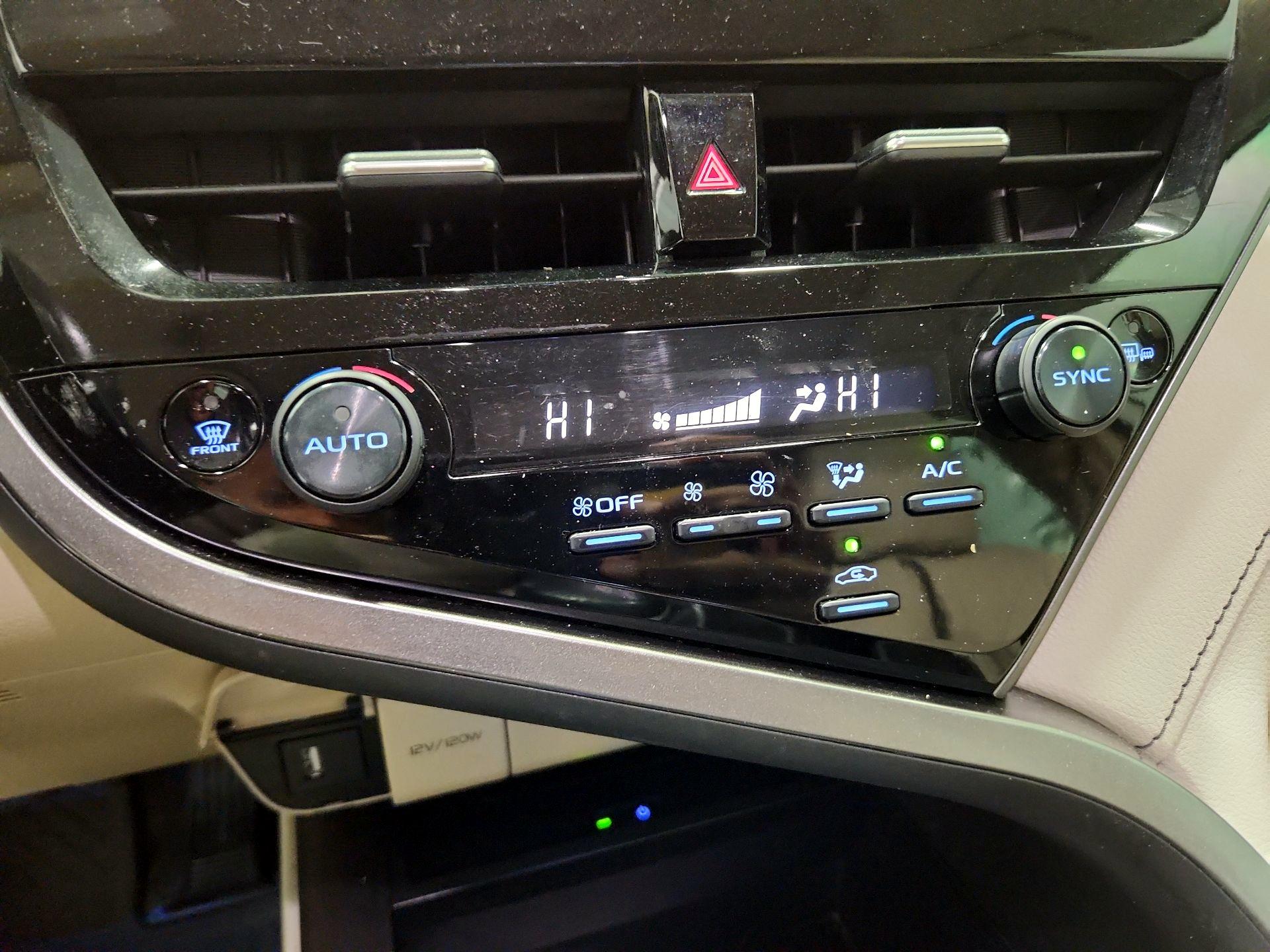Thumbnail: 2021 Toyota Camry - 16