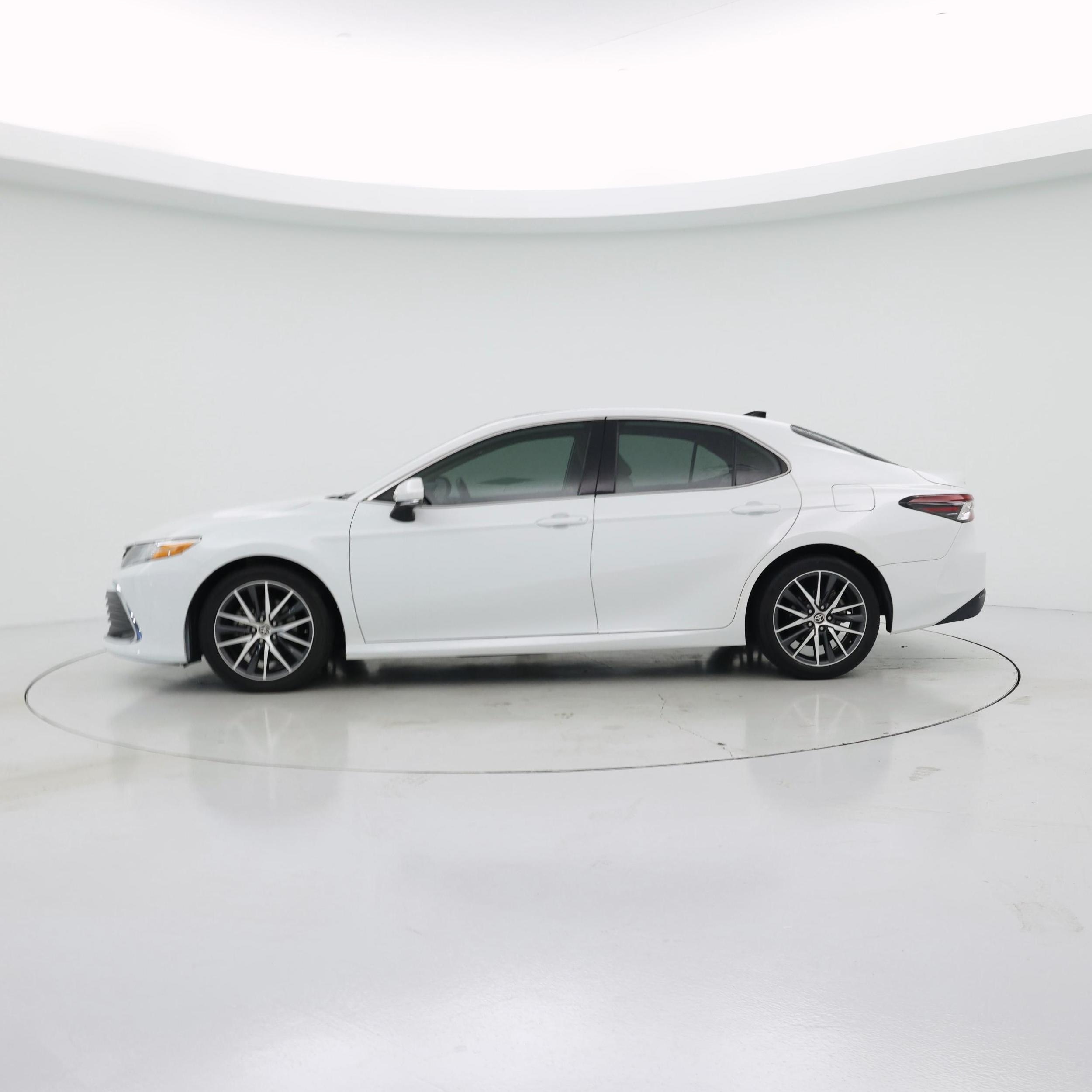 Thumbnail: 2021 Toyota Camry - 3
