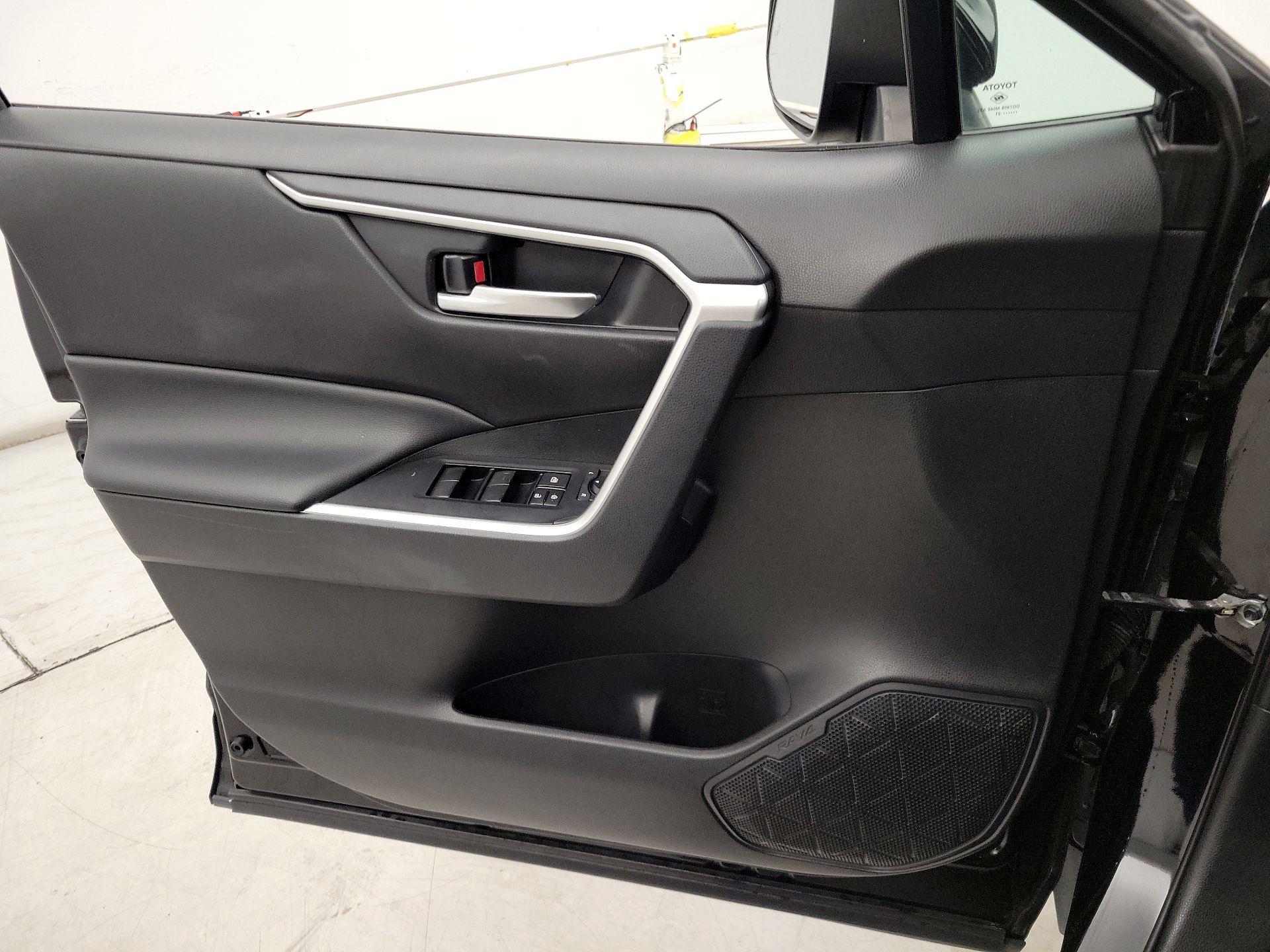 Thumbnail: 2021 Toyota RAV4 - 12