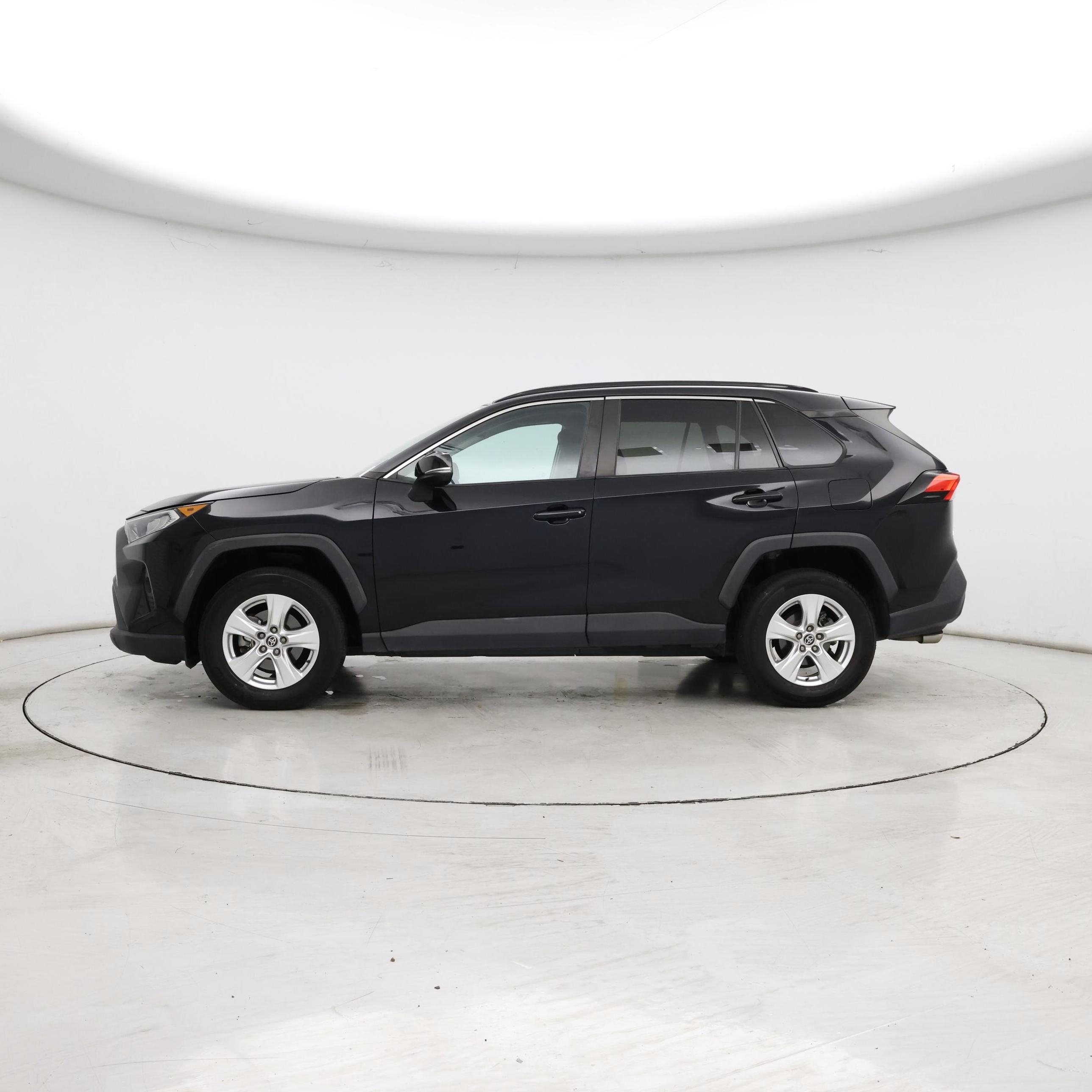 Thumbnail: 2021 Toyota RAV4 - 3