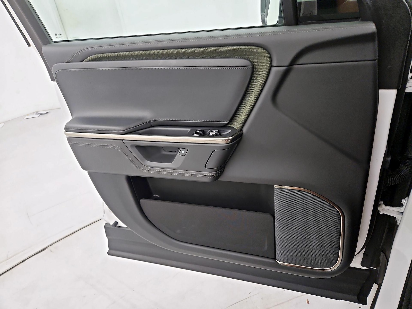 2025 Rivian R1S Adventure - Photo 13
