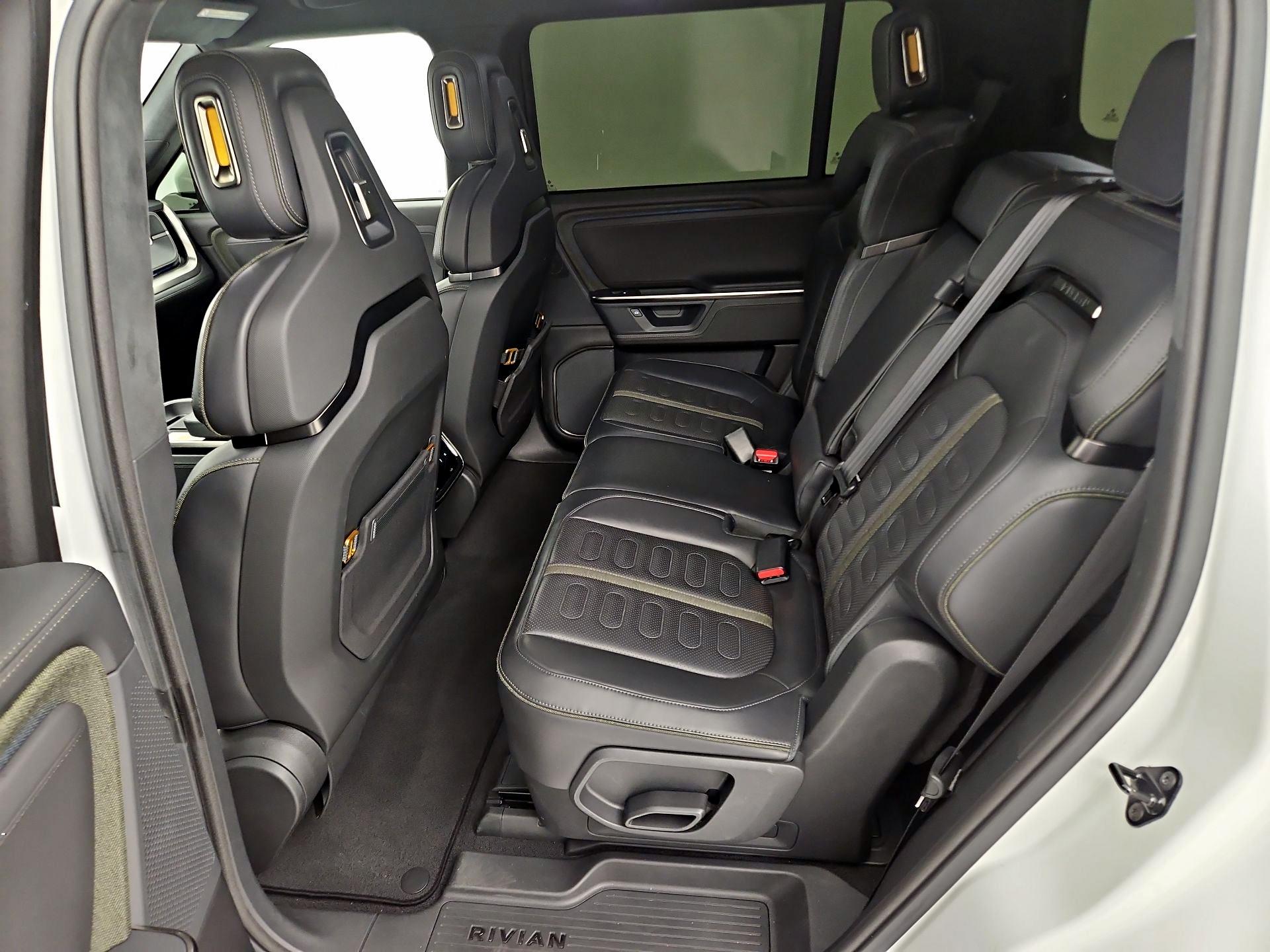 Thumbnail: 2025 Rivian R1S - 19