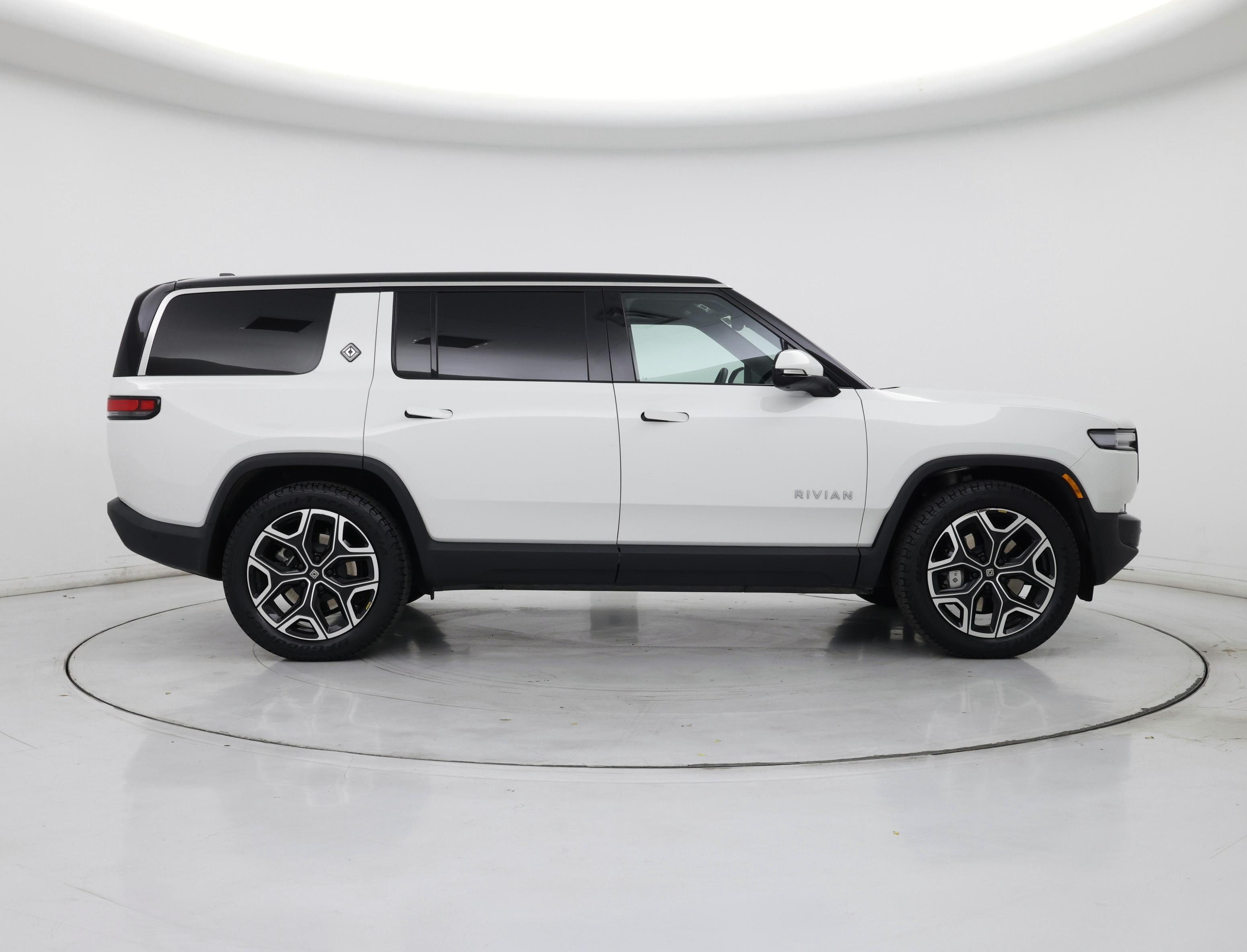 Thumbnail: 2025 Rivian R1S - 7