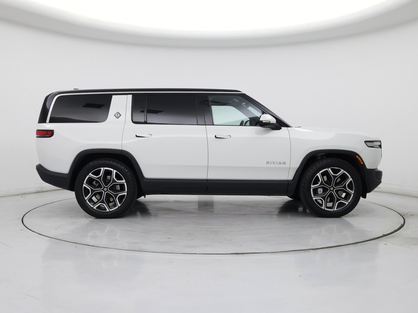 2025 Rivian R1S Adventure - Photo 8