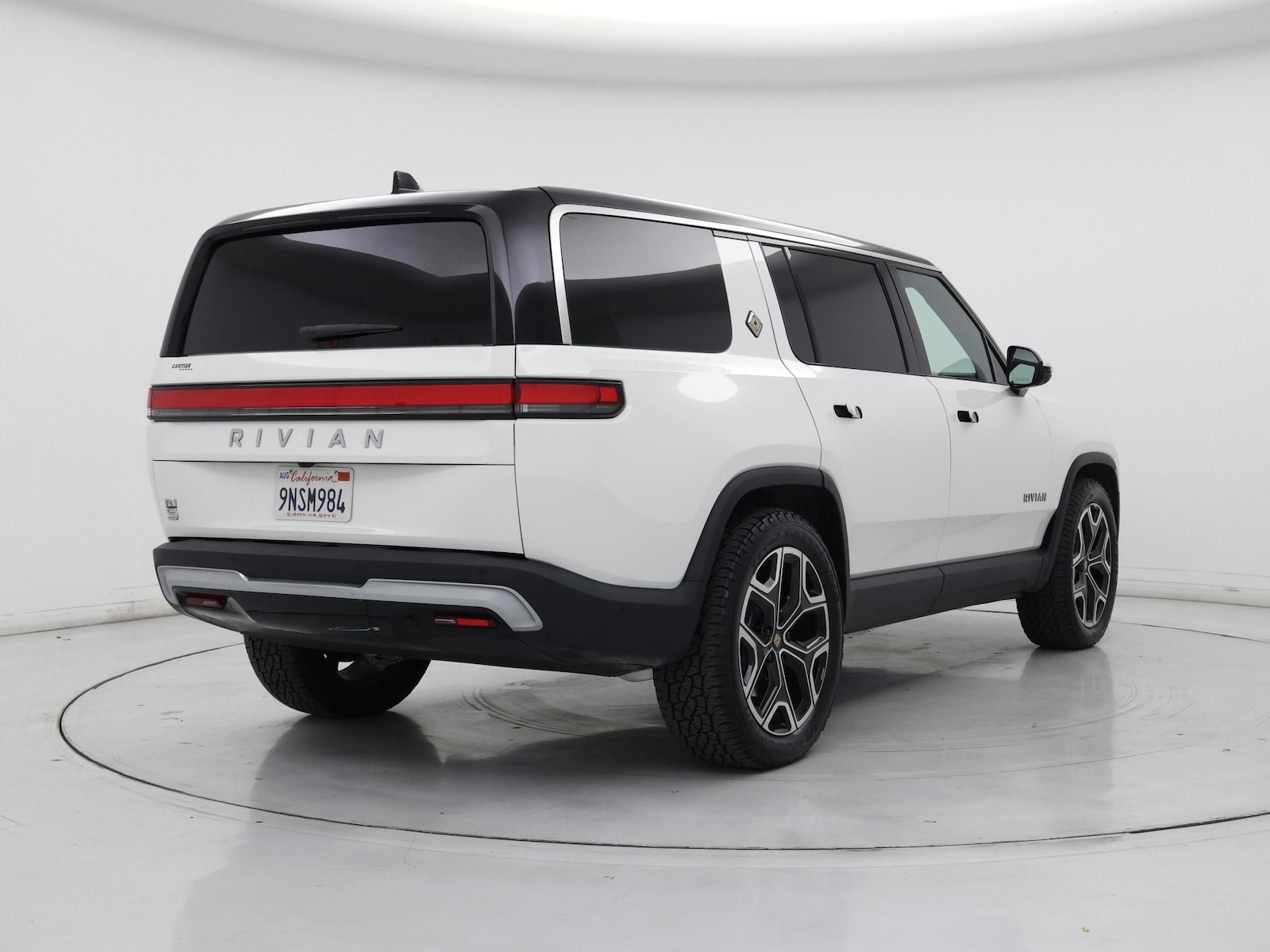 2025 Rivian R1S Adventure - Photo 9