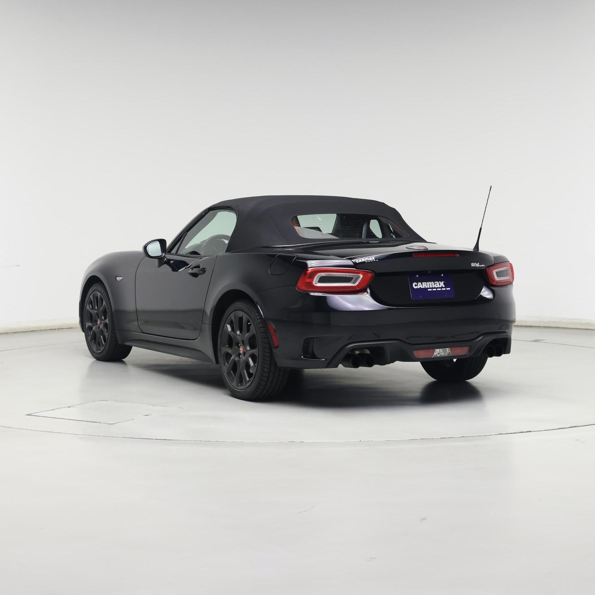 Thumbnail: 2017 Fiat 124 Spider - 2