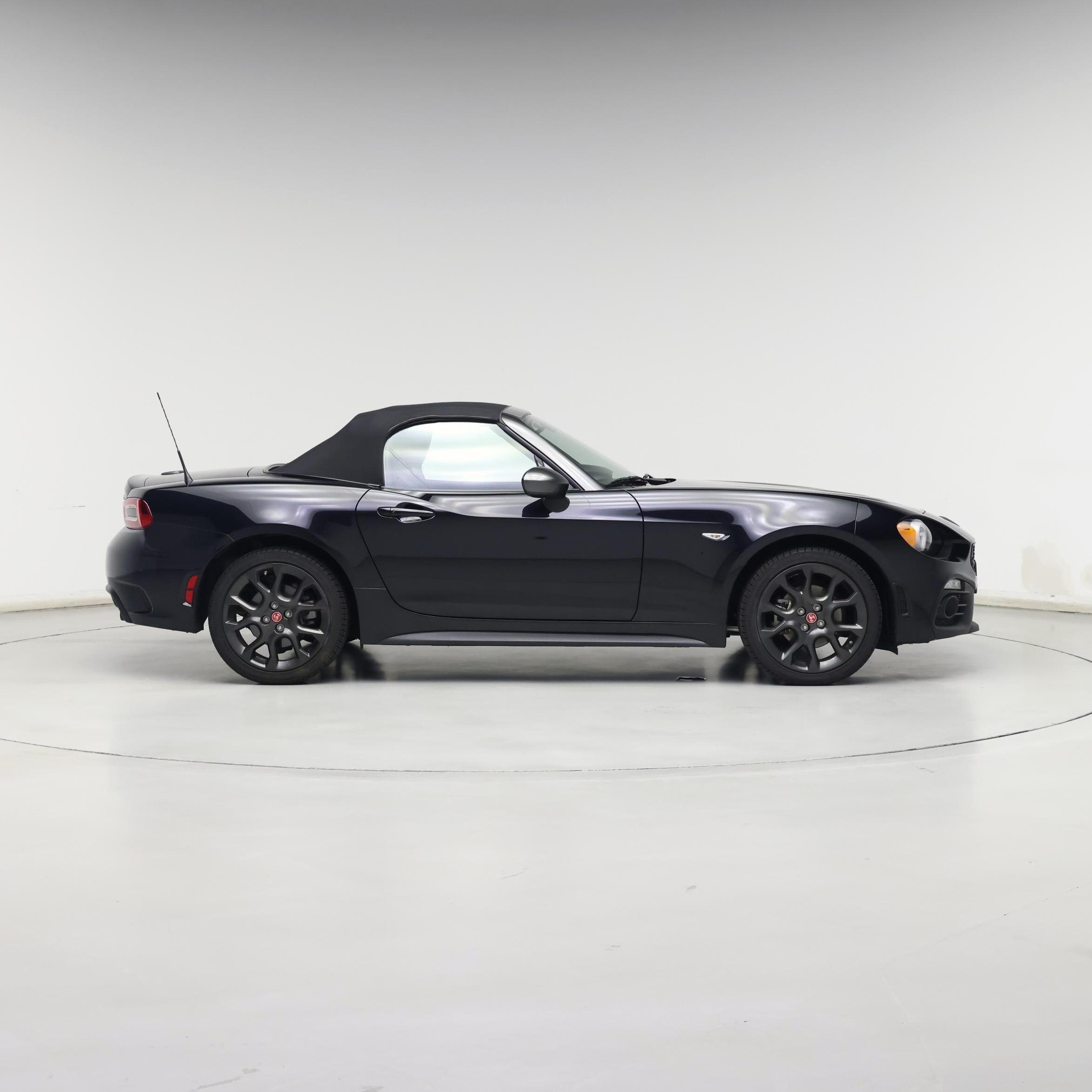 Thumbnail: 2017 Fiat 124 Spider - 7