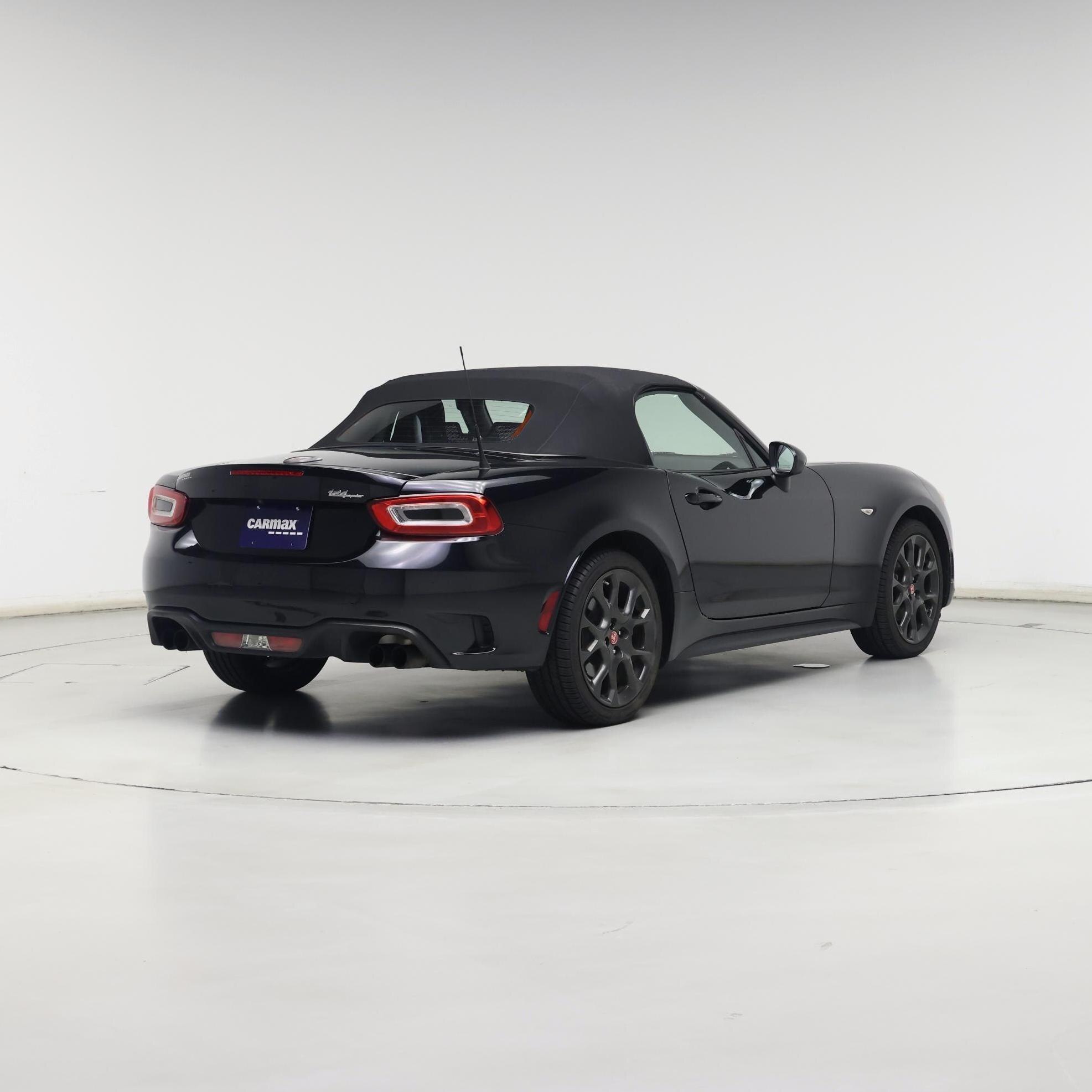Thumbnail: 2017 Fiat 124 Spider - 8