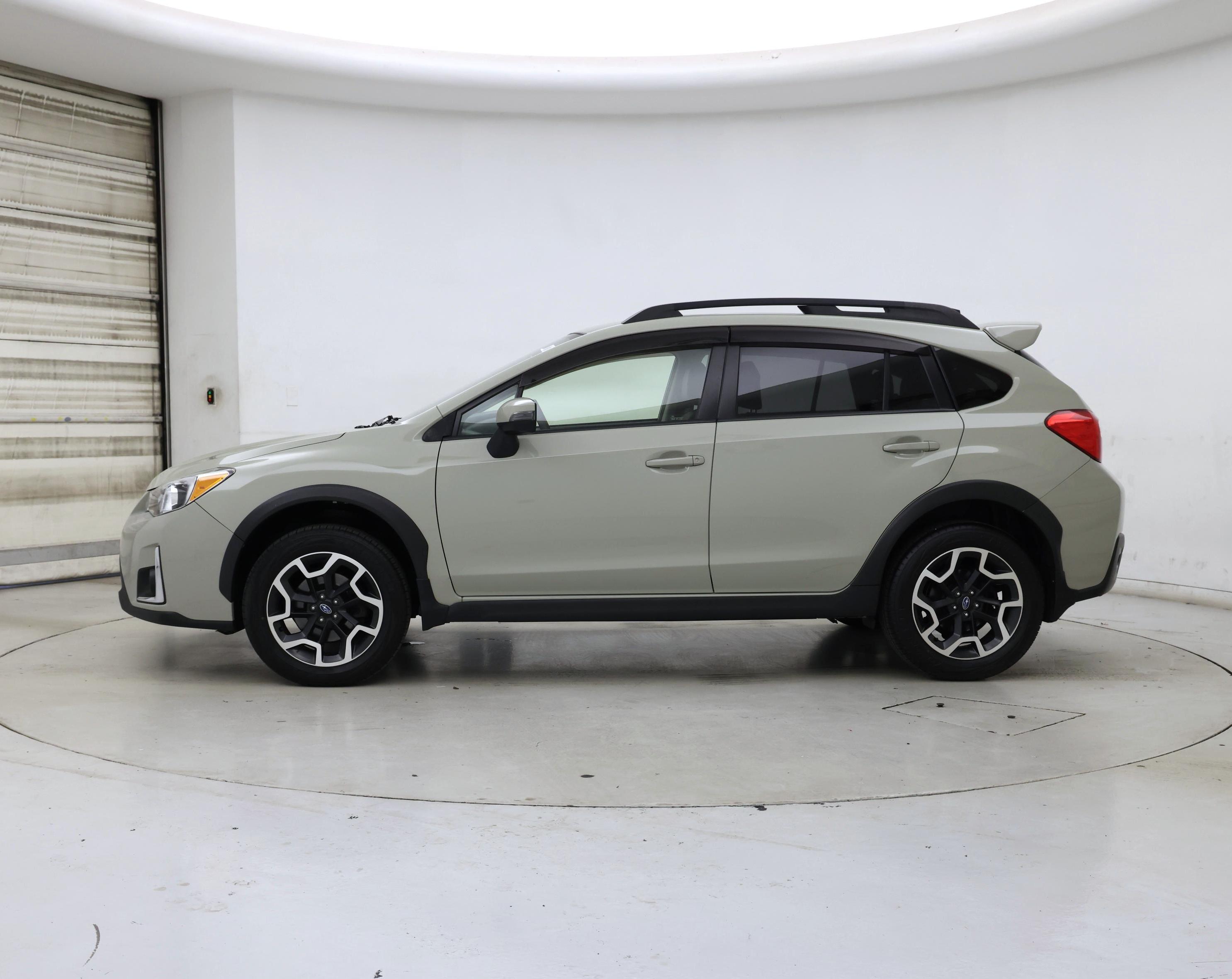 Thumbnail: 2017 Subaru Crosstrek - 3