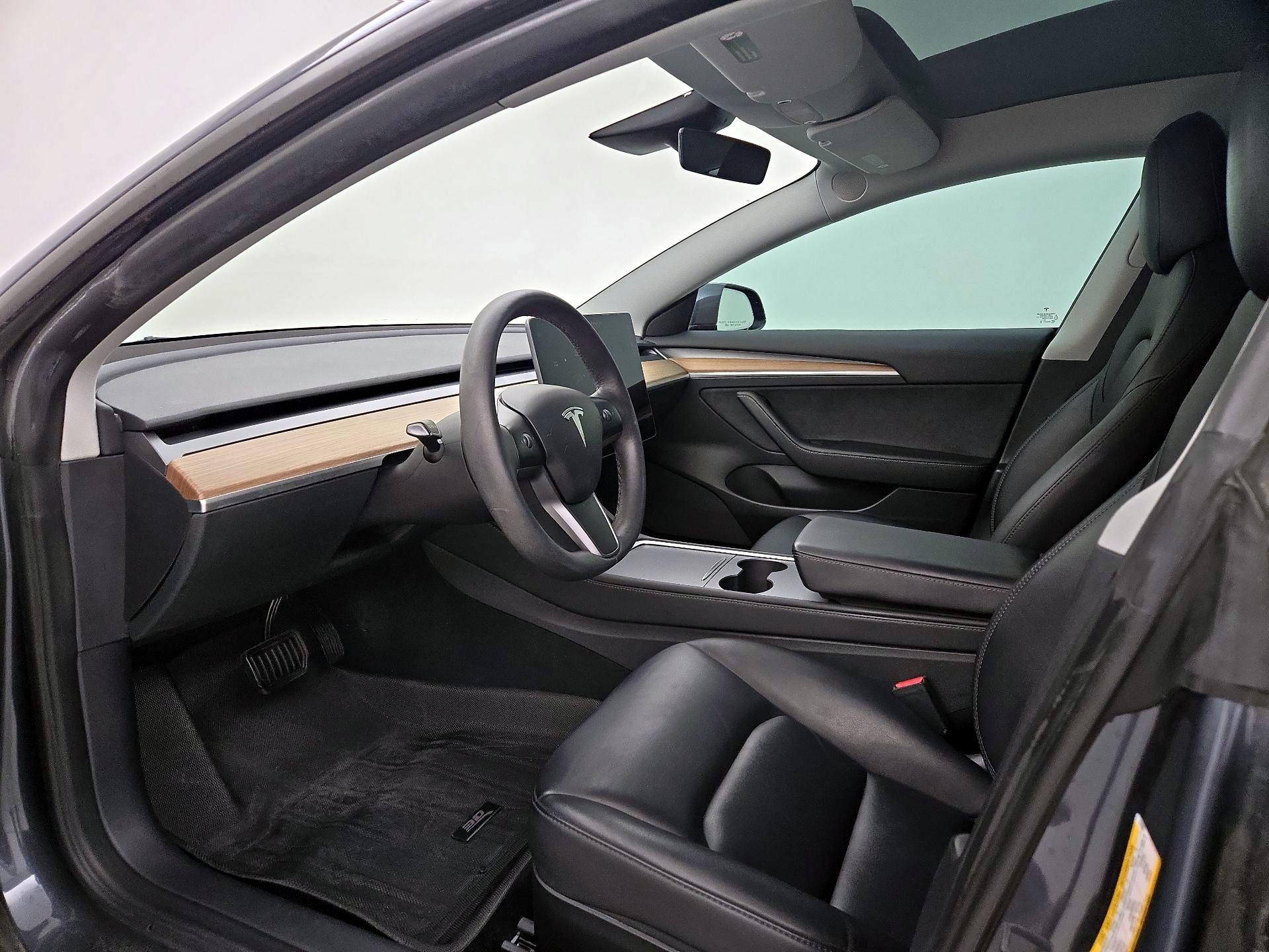 Thumbnail: 2023 Tesla Model 3 - 11
